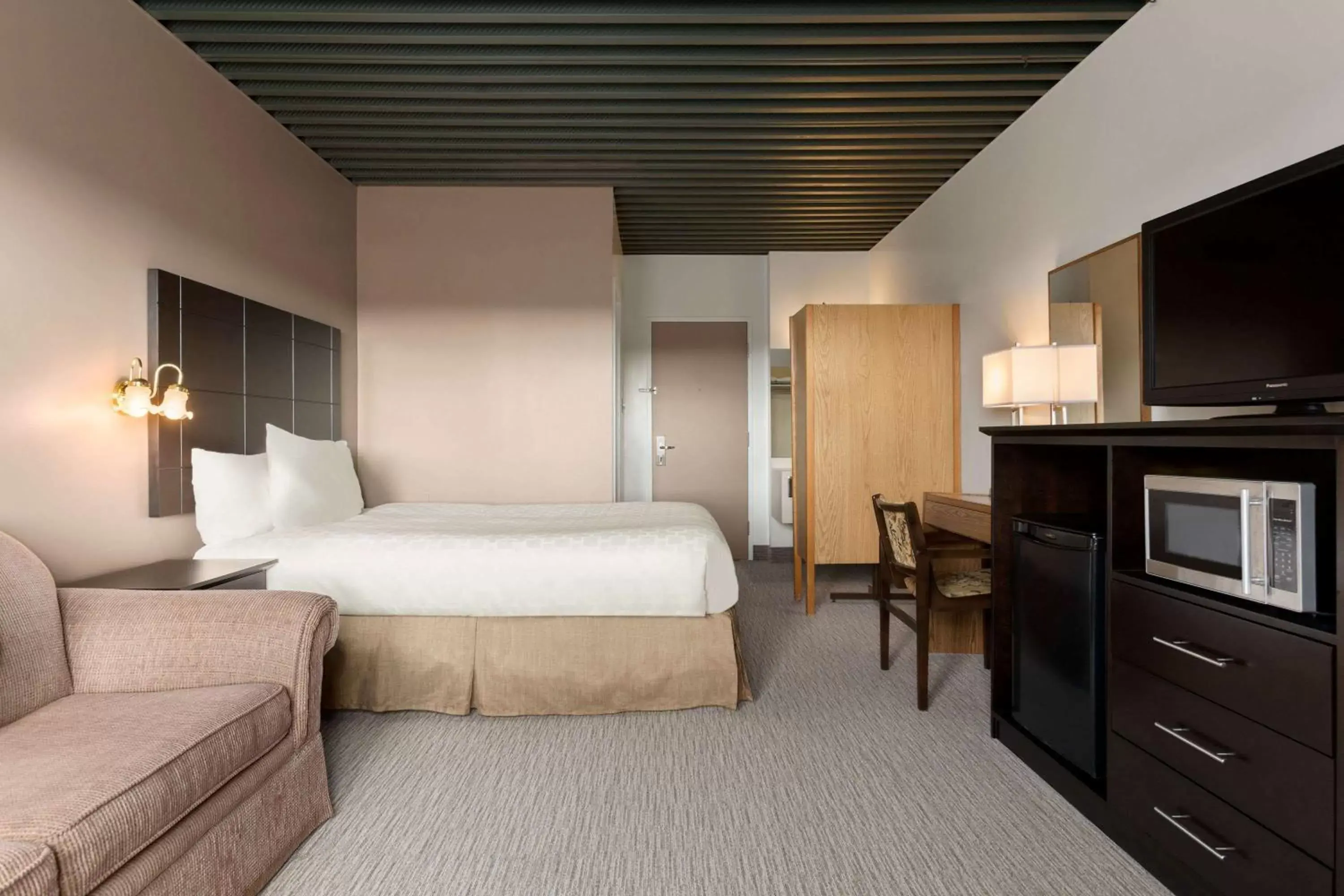 Photo of the whole room, Bed in Travelodge by Wyndham Baie Comeau