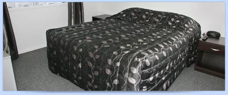 Bed in Eastland Pacific Motel