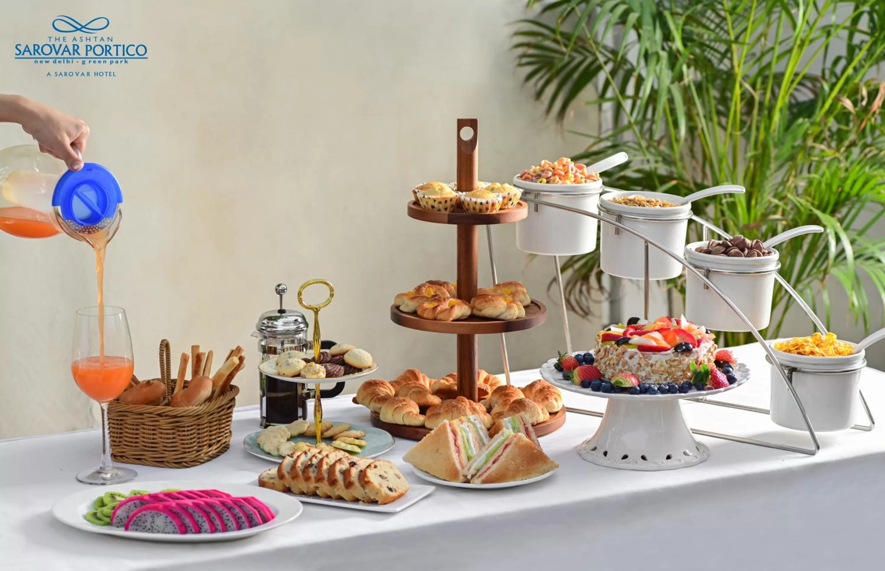 Breakfast in The Ashtan Sarovar Portico