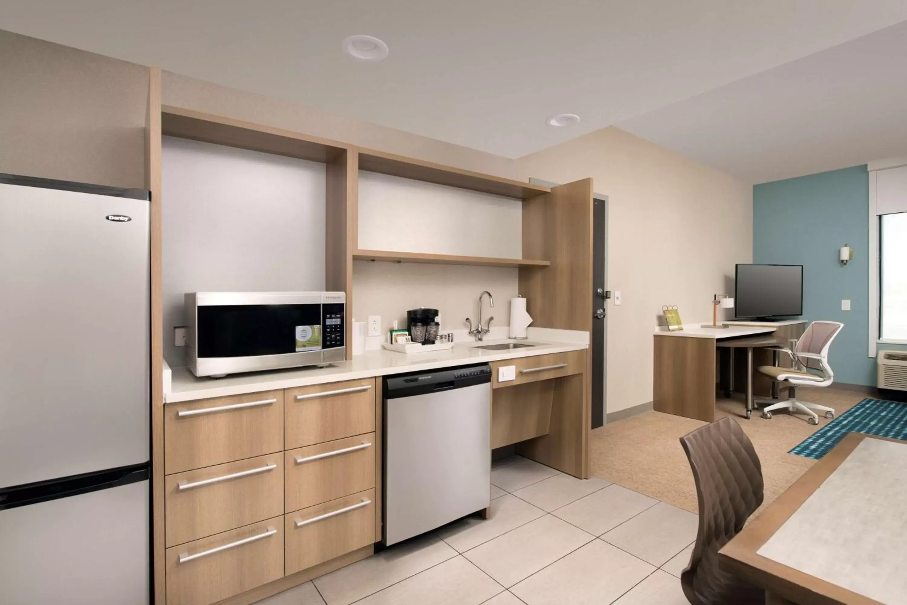 Bedroom, Kitchen/Kitchenette in Home2 Suites By Hilton Murfreesboro