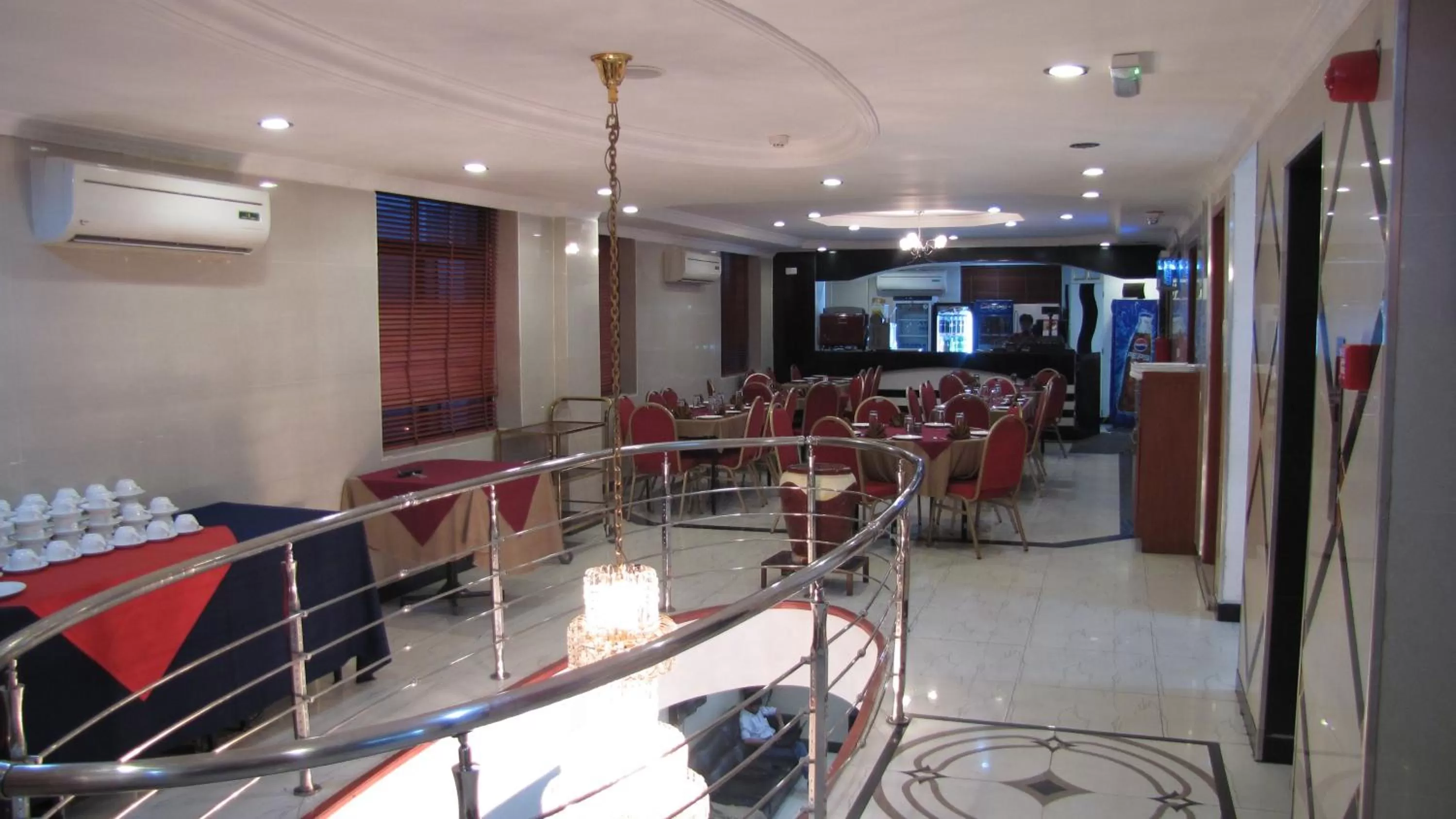 Restaurant/places to eat in Rainbow Hotel