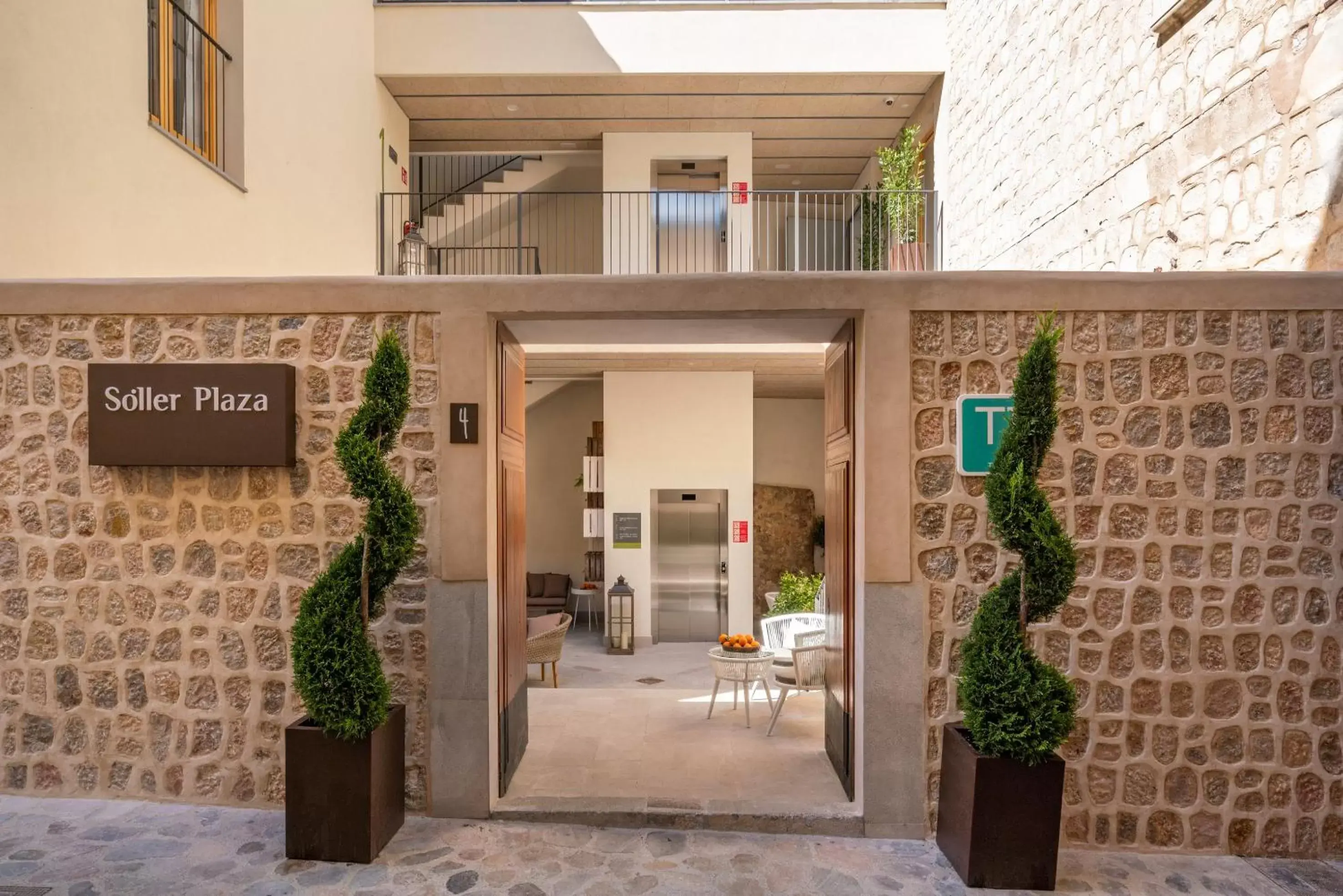 Facade/entrance in Soller Plaza