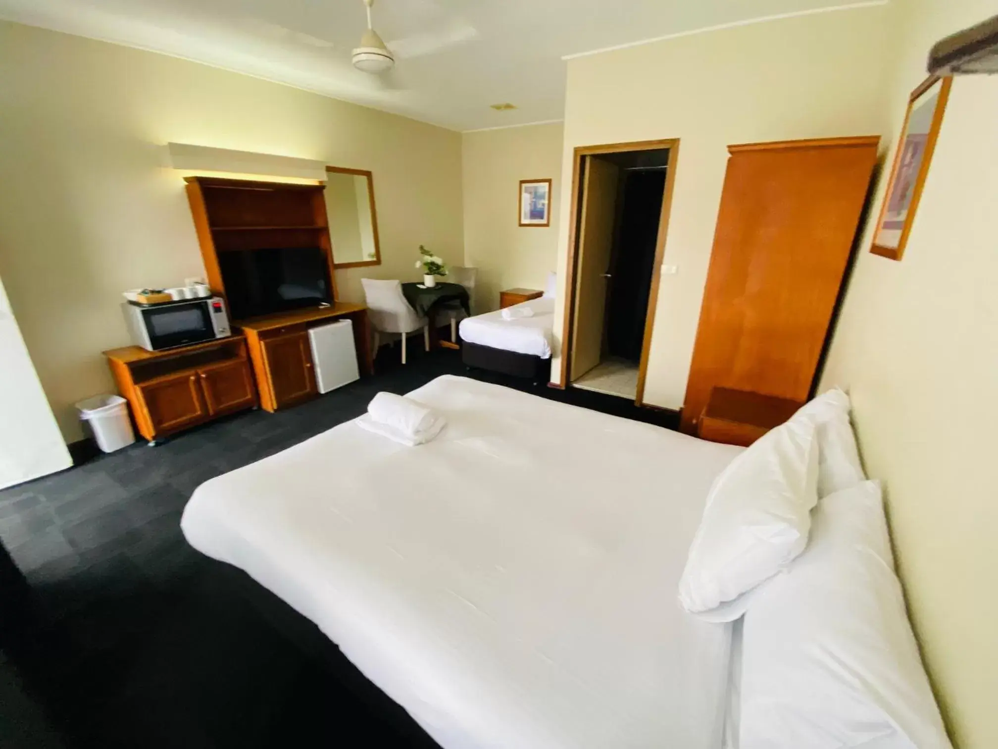 Photo of the whole room in Nowra Motor Inn