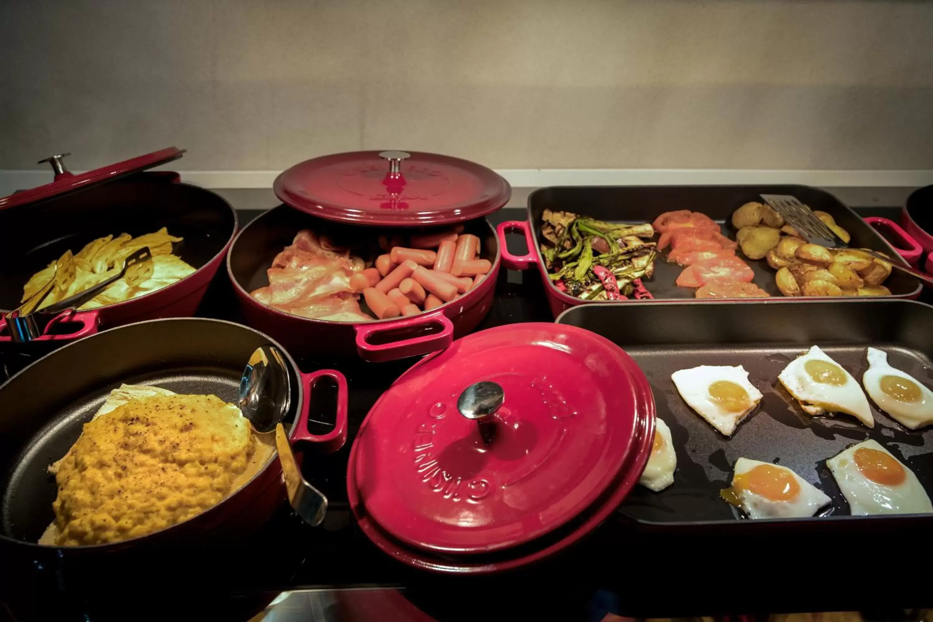 Buffet breakfast, Food in Phoenix Hotel
