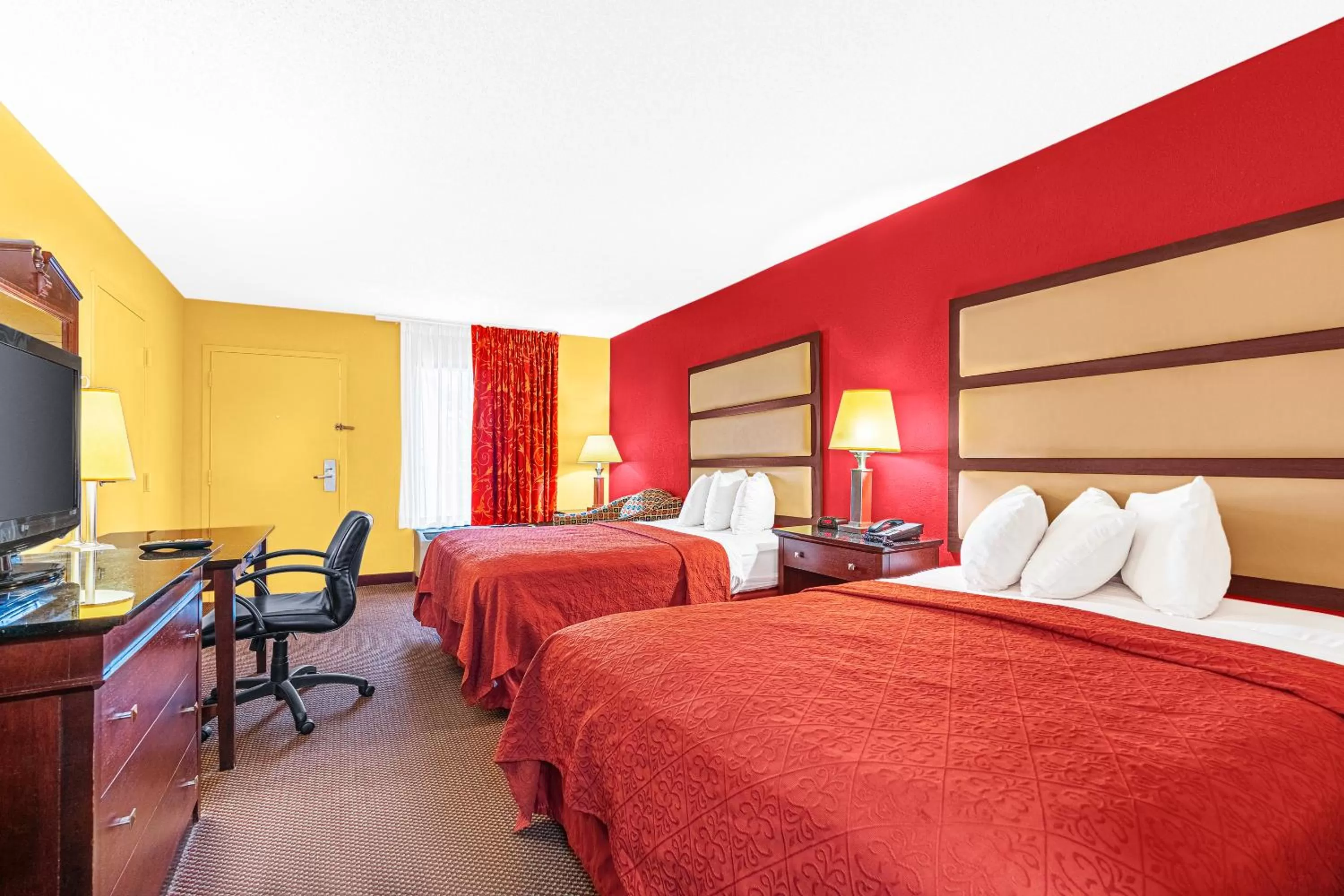 Photo of the whole room, Bed in America's Best Value Inn-Milledgeville