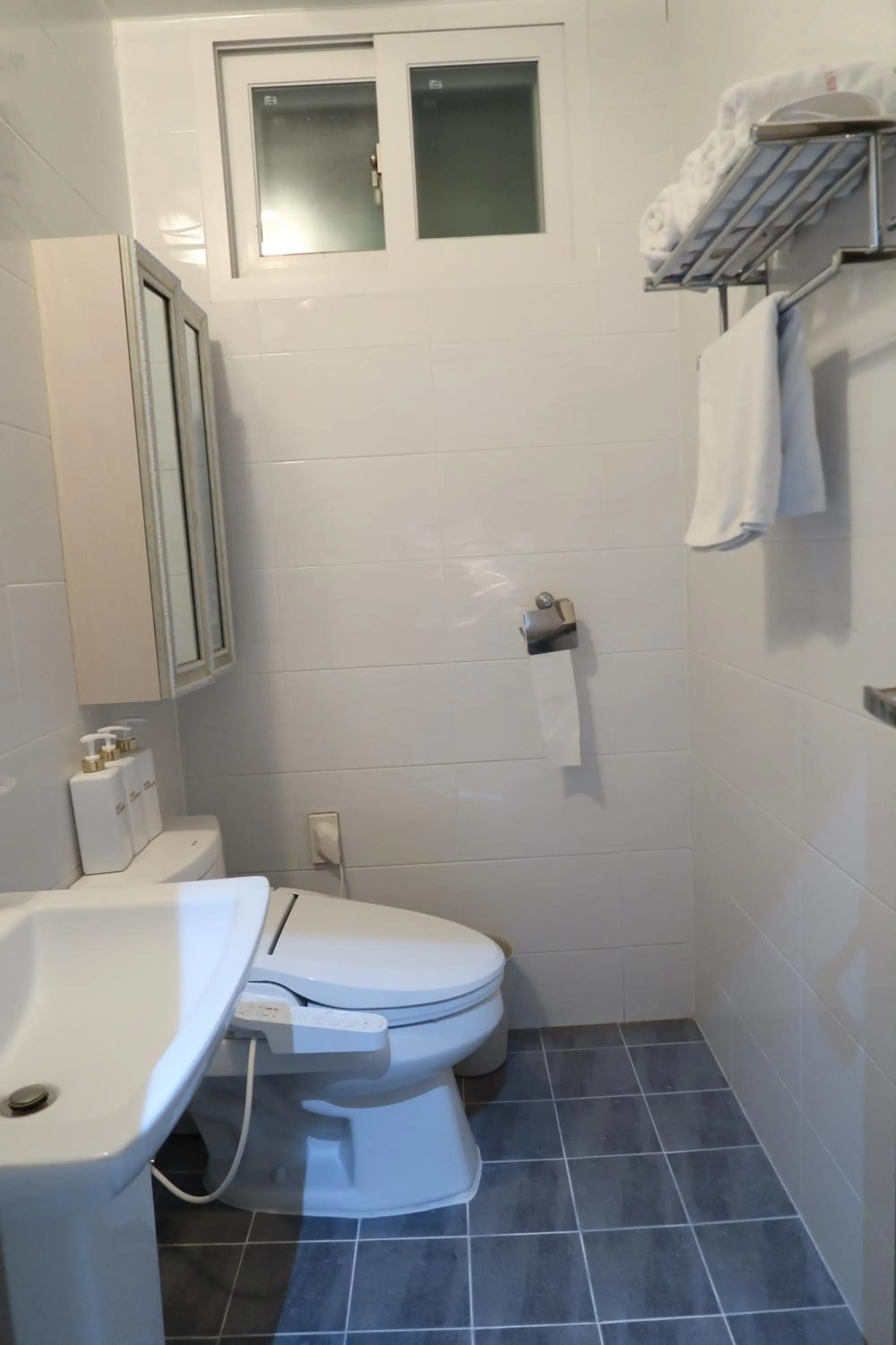 Shower in Andong Poong-gyung HOSTEL n LIBRARY