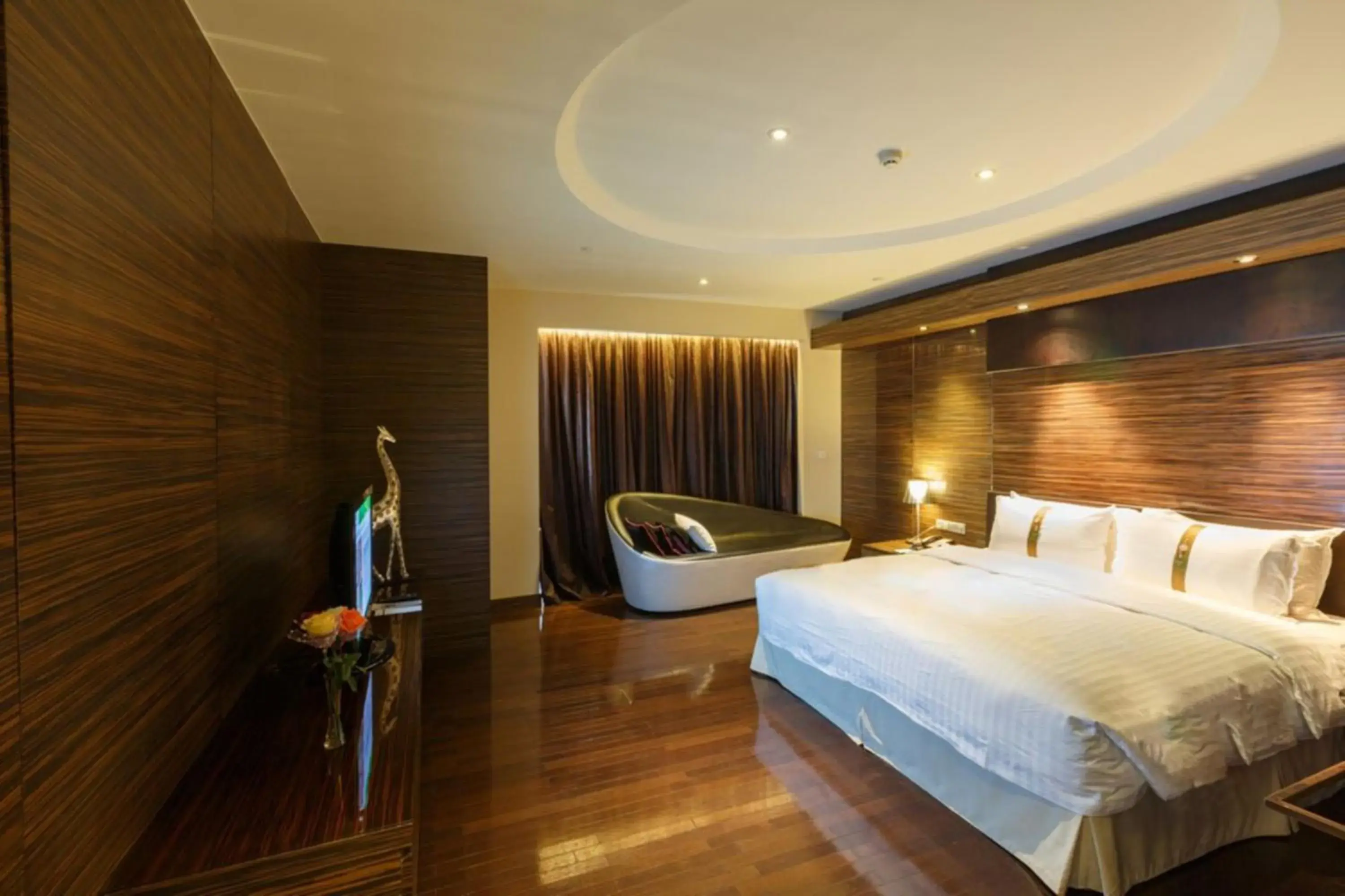 Photo of the whole room, Bed in Holiday Inn Shanghai Hongqiao West by IHG Photo of the whole room, Bed in Holiday Inn Shanghai Hongqiao West by IHG