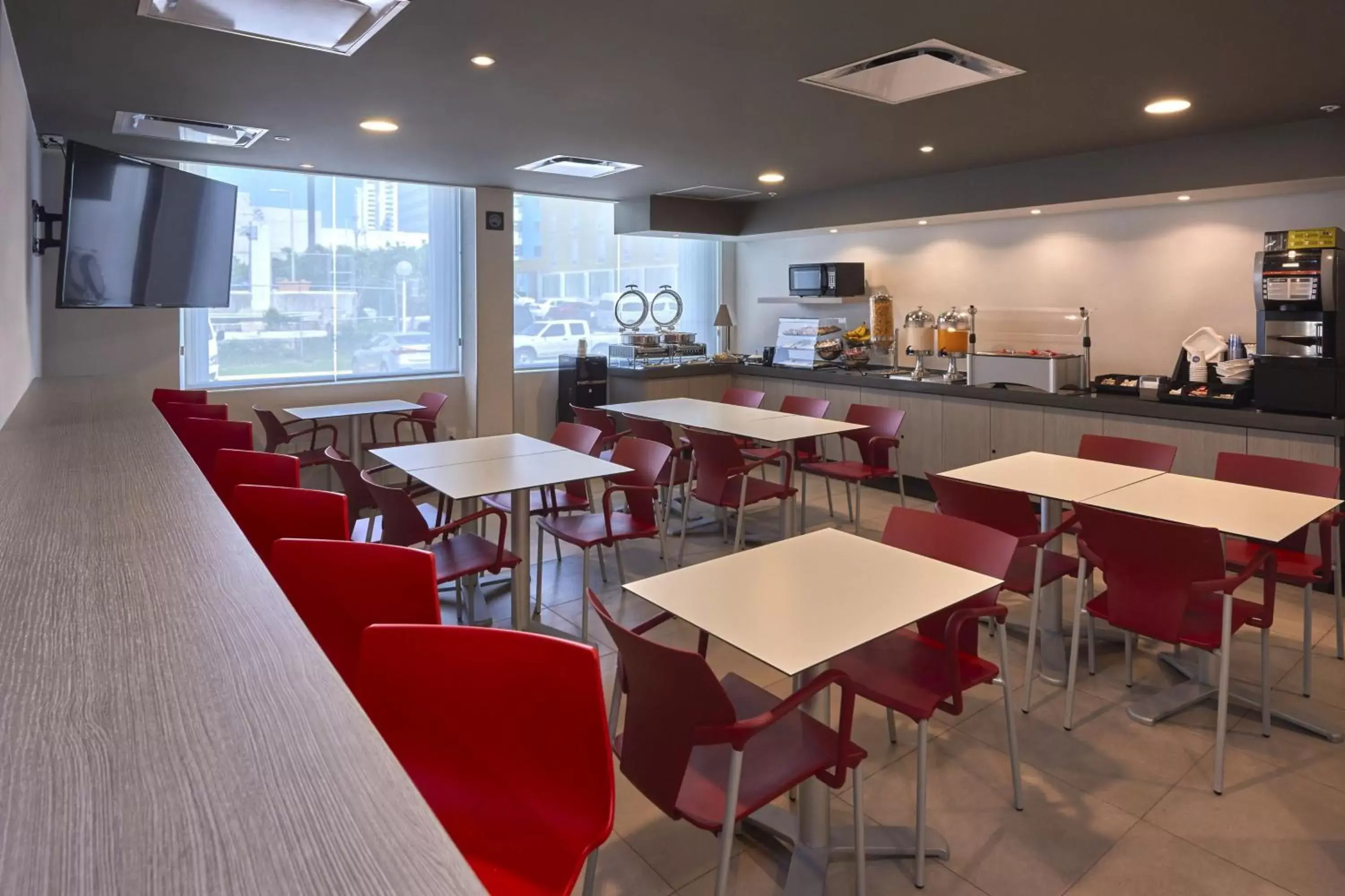 Breakfast, Restaurant/Places to Eat in City Express Junior by Marriott Cancun