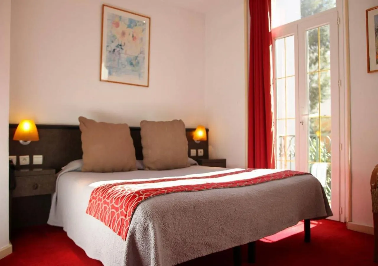 Bed in Hôtel restaurant Oasis