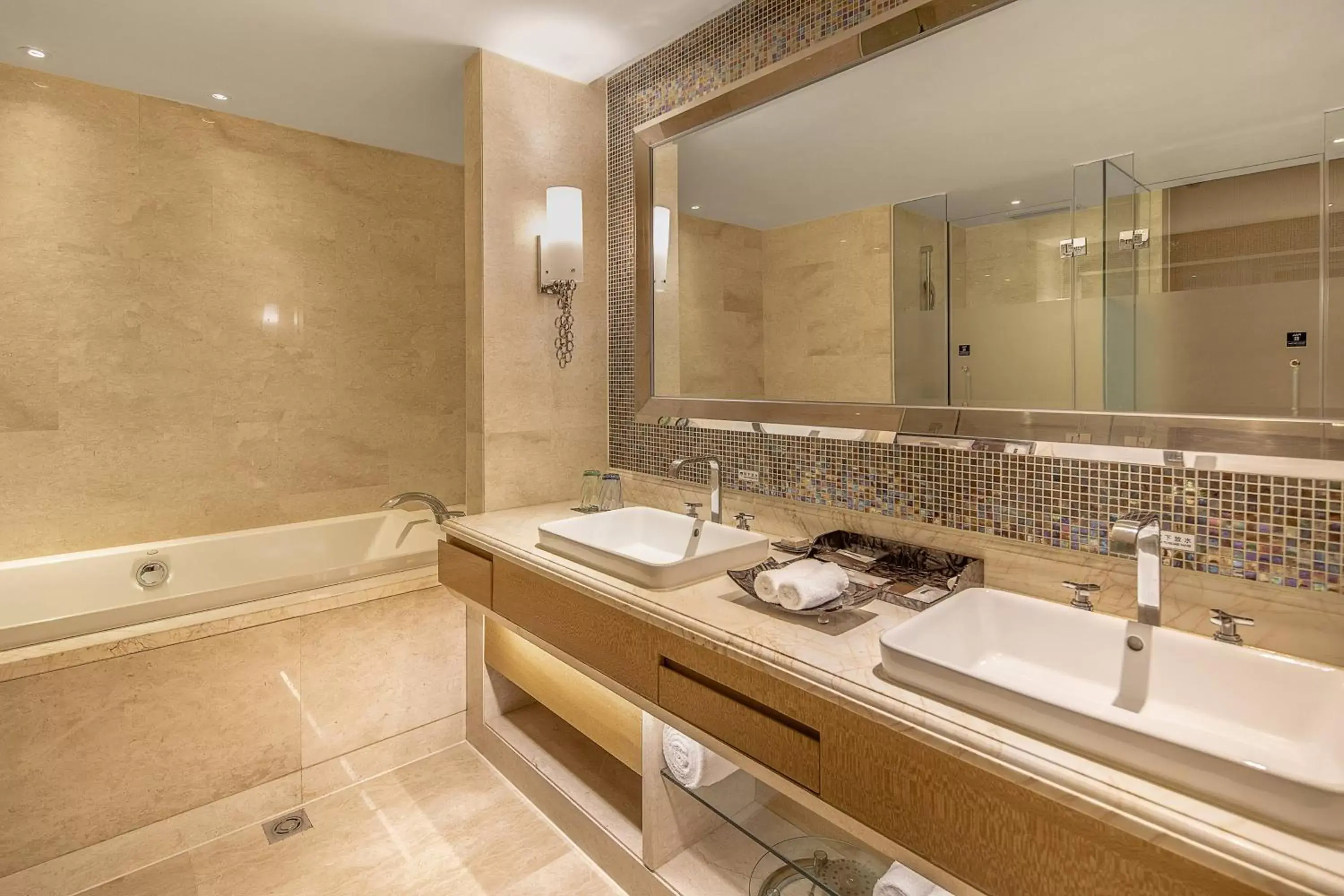 Bathroom in Renaissance Chengdu Hotel