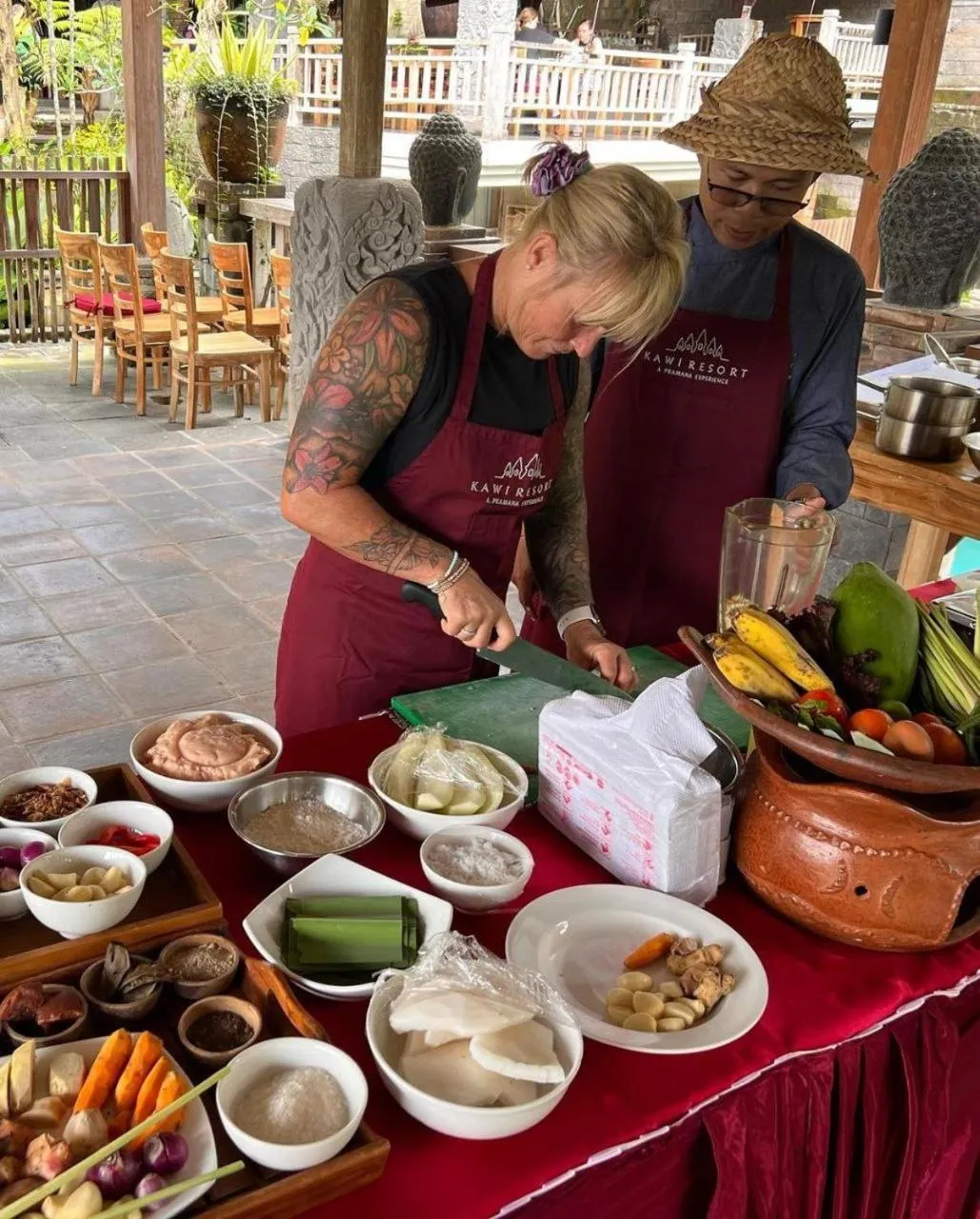 Restaurant/places to eat in Kawi Resort