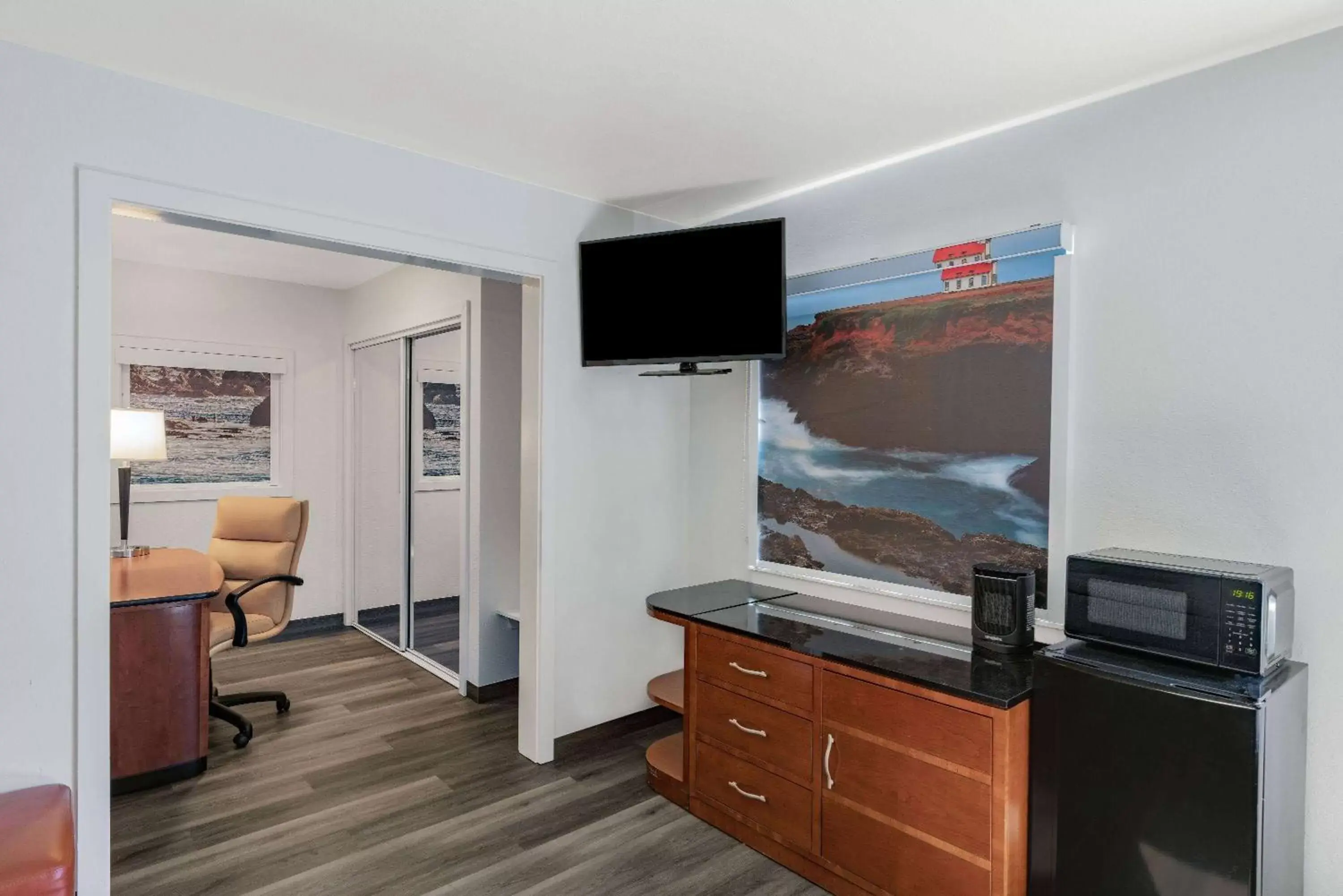 Photo of the whole room, TV/Entertainment Center in Oceanside Inn & Suites, a Days Inn by Wyndham