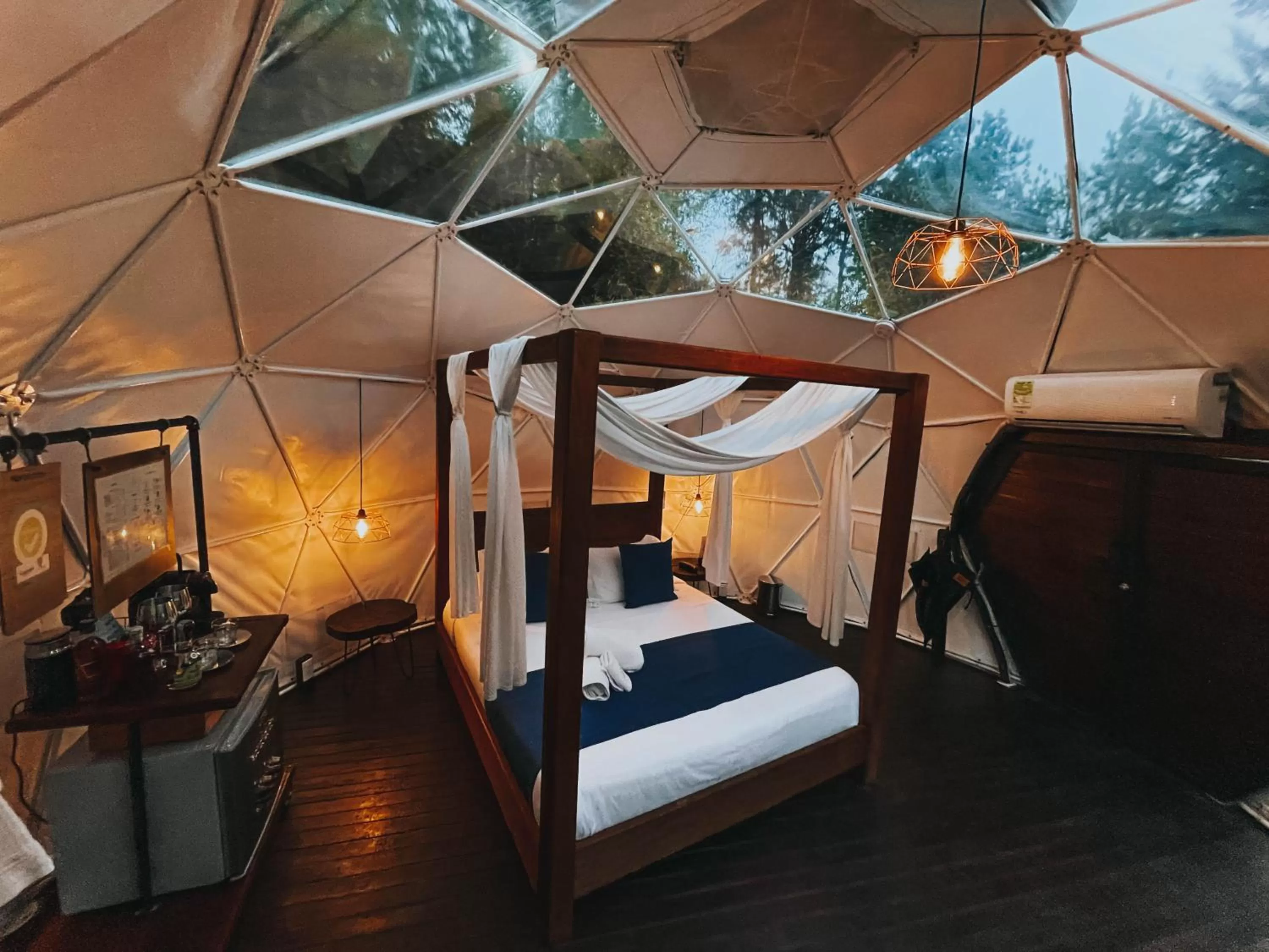 Bed in Domus Glamping Guatapé