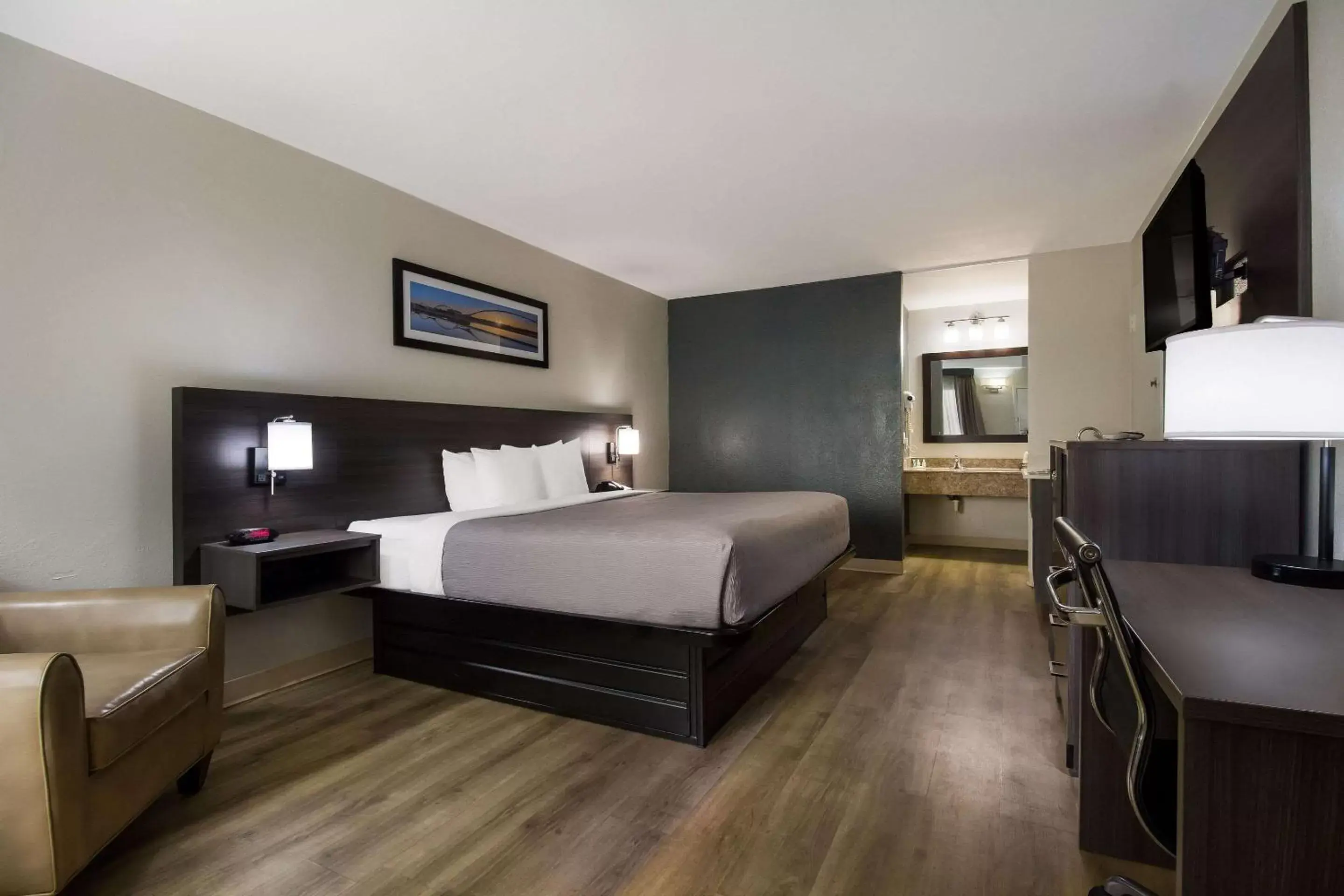 Bedroom, Bed in Quality Inn Coliseum Bedroom, Bed in Quality Inn Coliseum