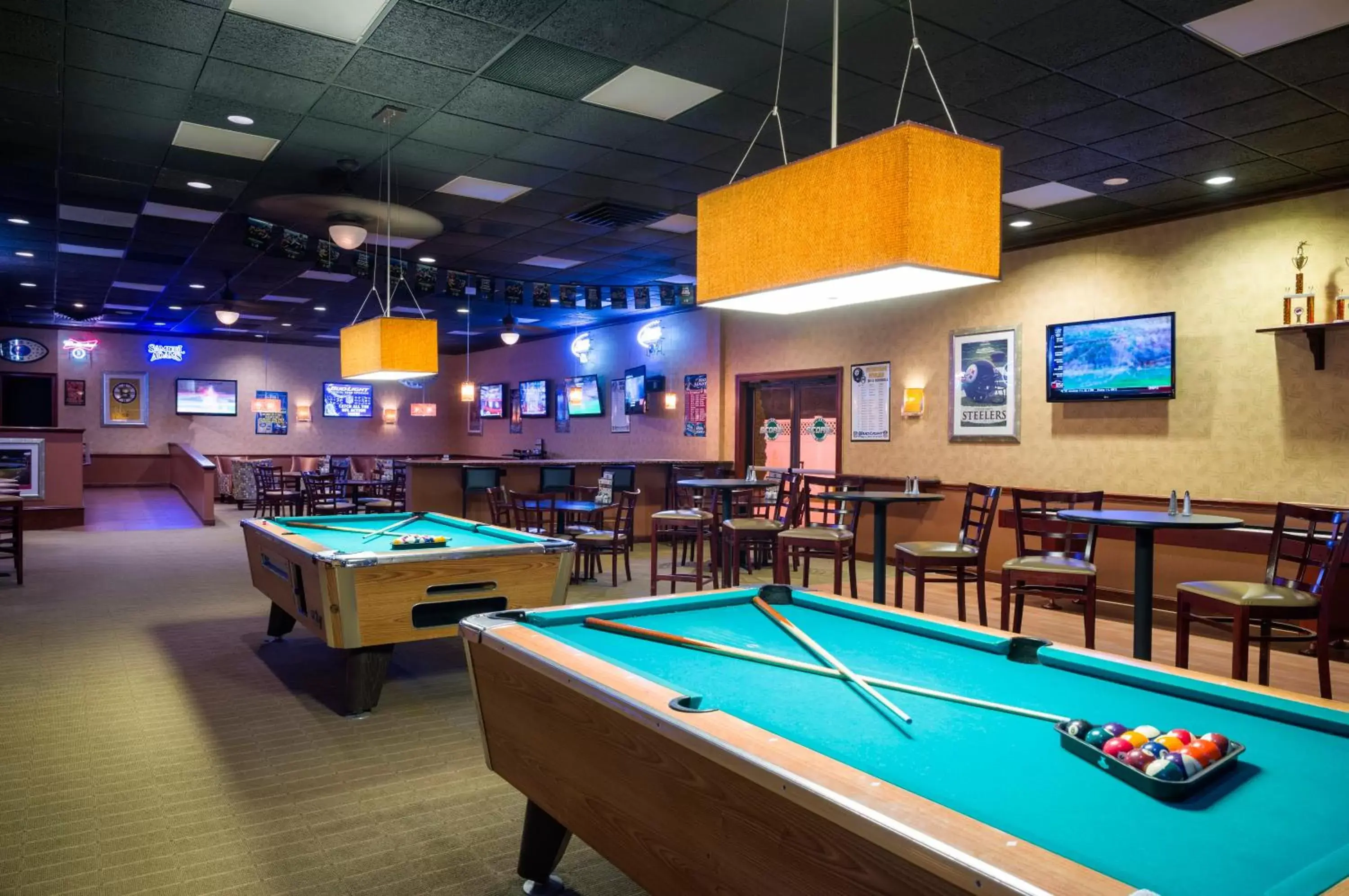 Lounge or bar, Billiards in Holiday Inn Norwich, an IHG Hotel