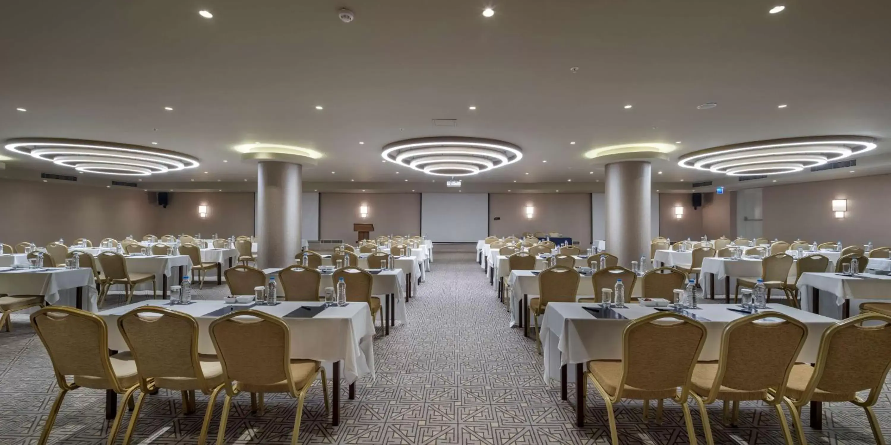 Meeting/conference room, Restaurant/Places to Eat in Mersin HiltonSA