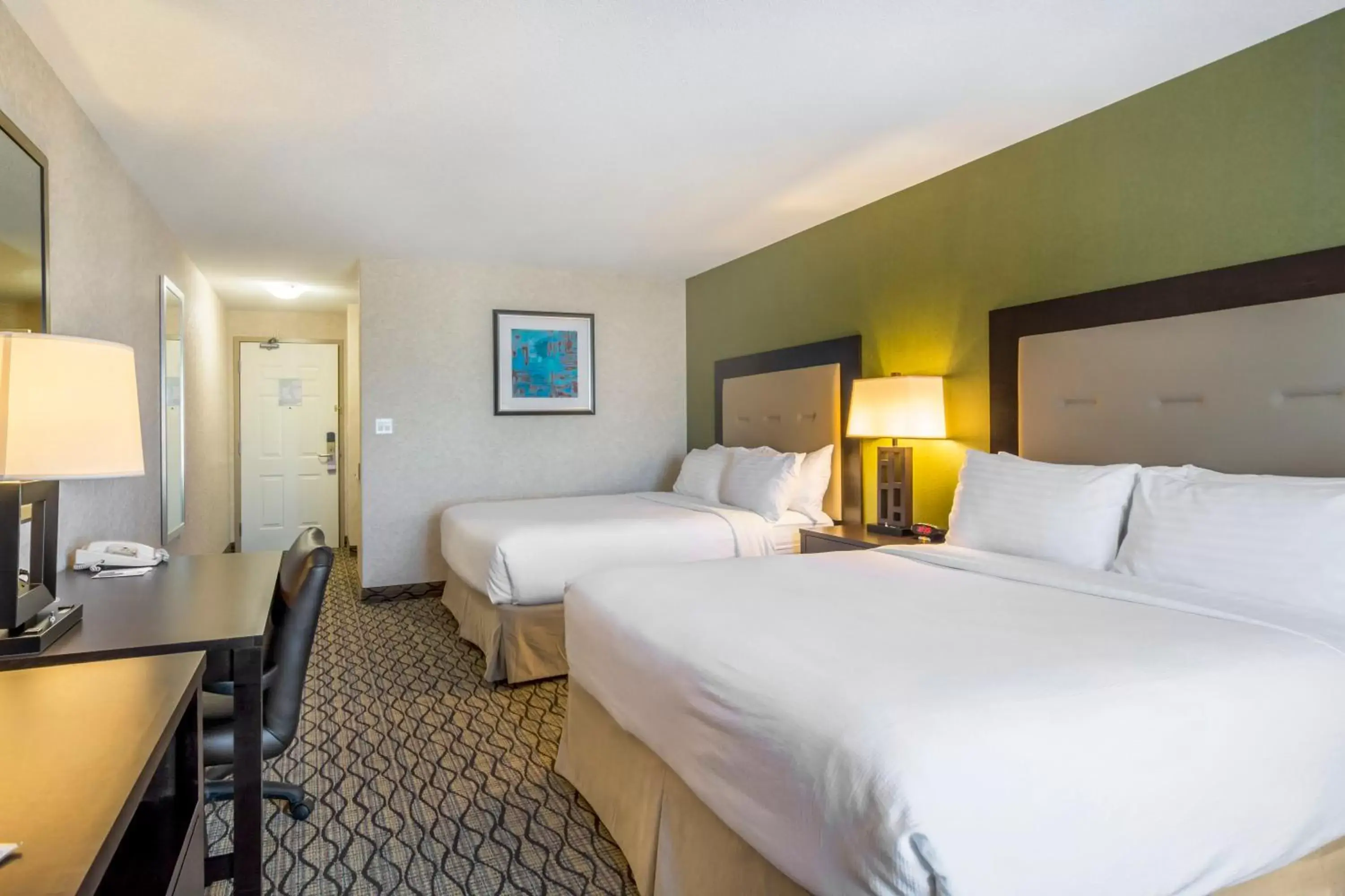 Bed in Clarion Hotel & Conference Center Sherwood Park