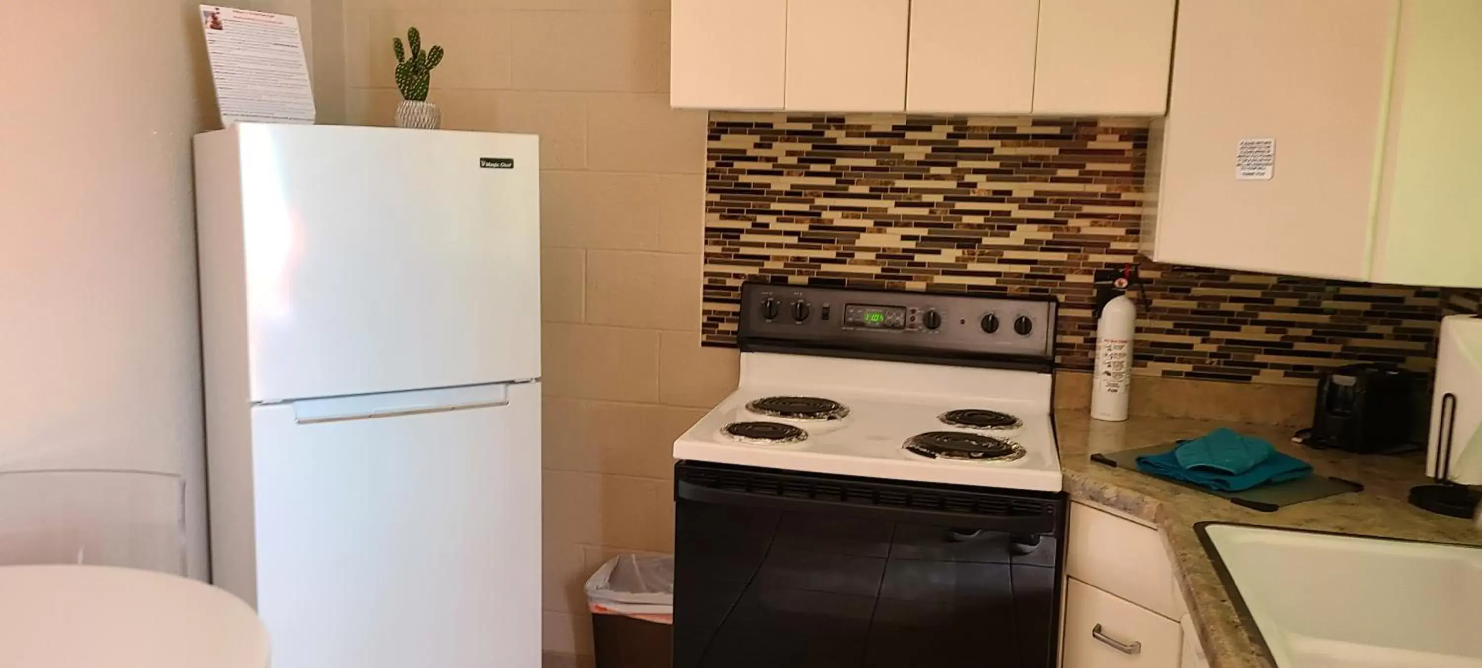 Kitchen or kitchenette, Kitchen/Kitchenette in Red Rock Motel