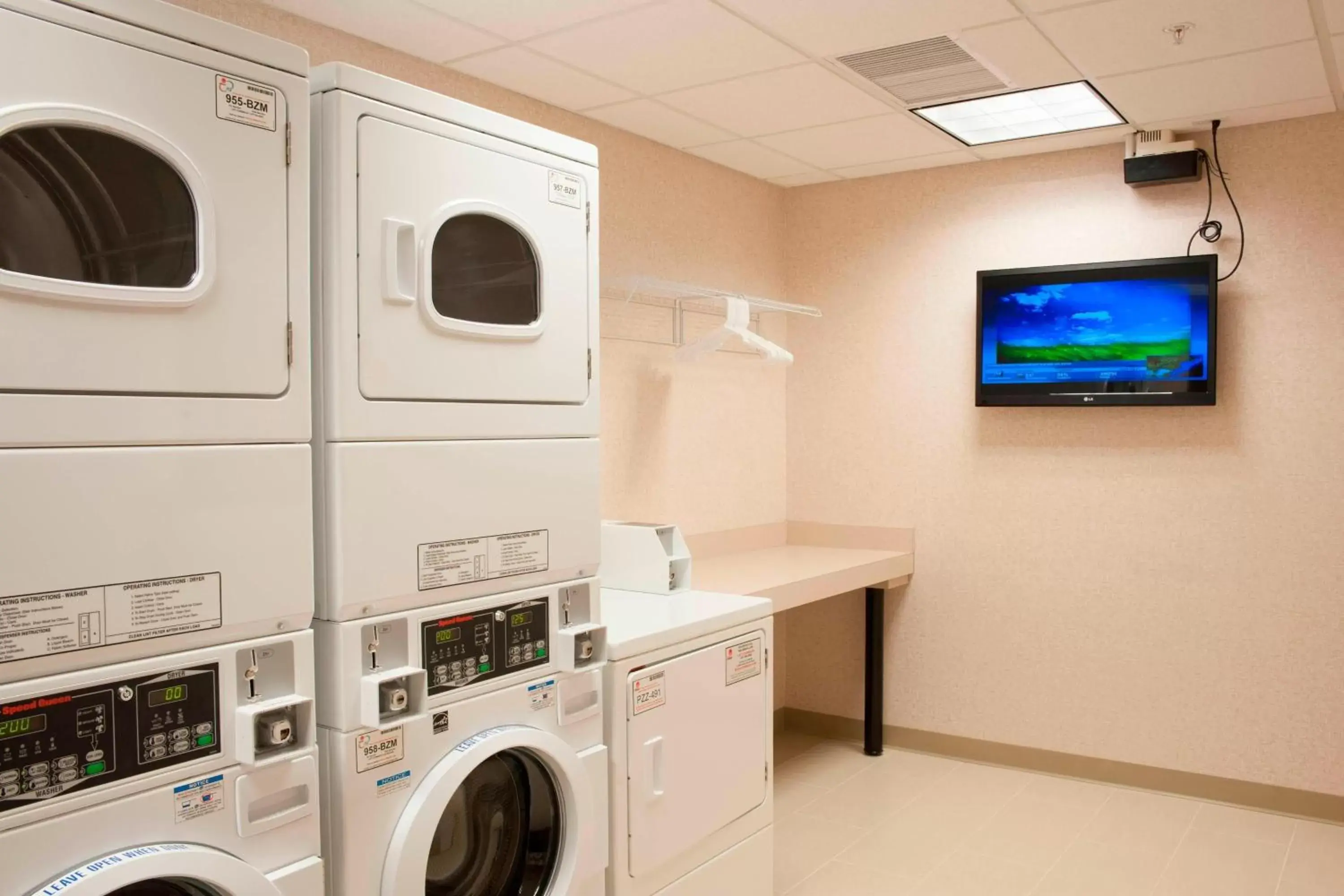 Other, Kitchen/Kitchenette in Residence Inn by Marriott Grand Rapids Airport