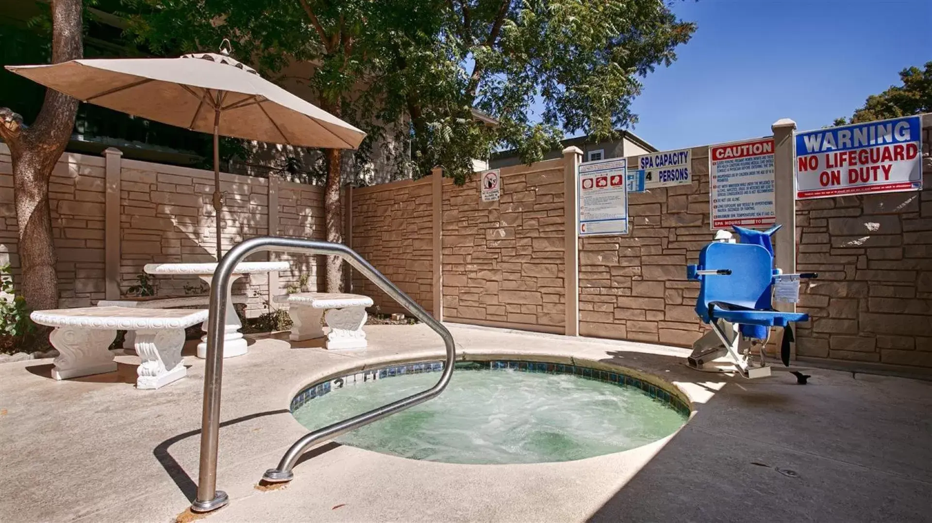 Swimming Pool in Best Western University Lodge