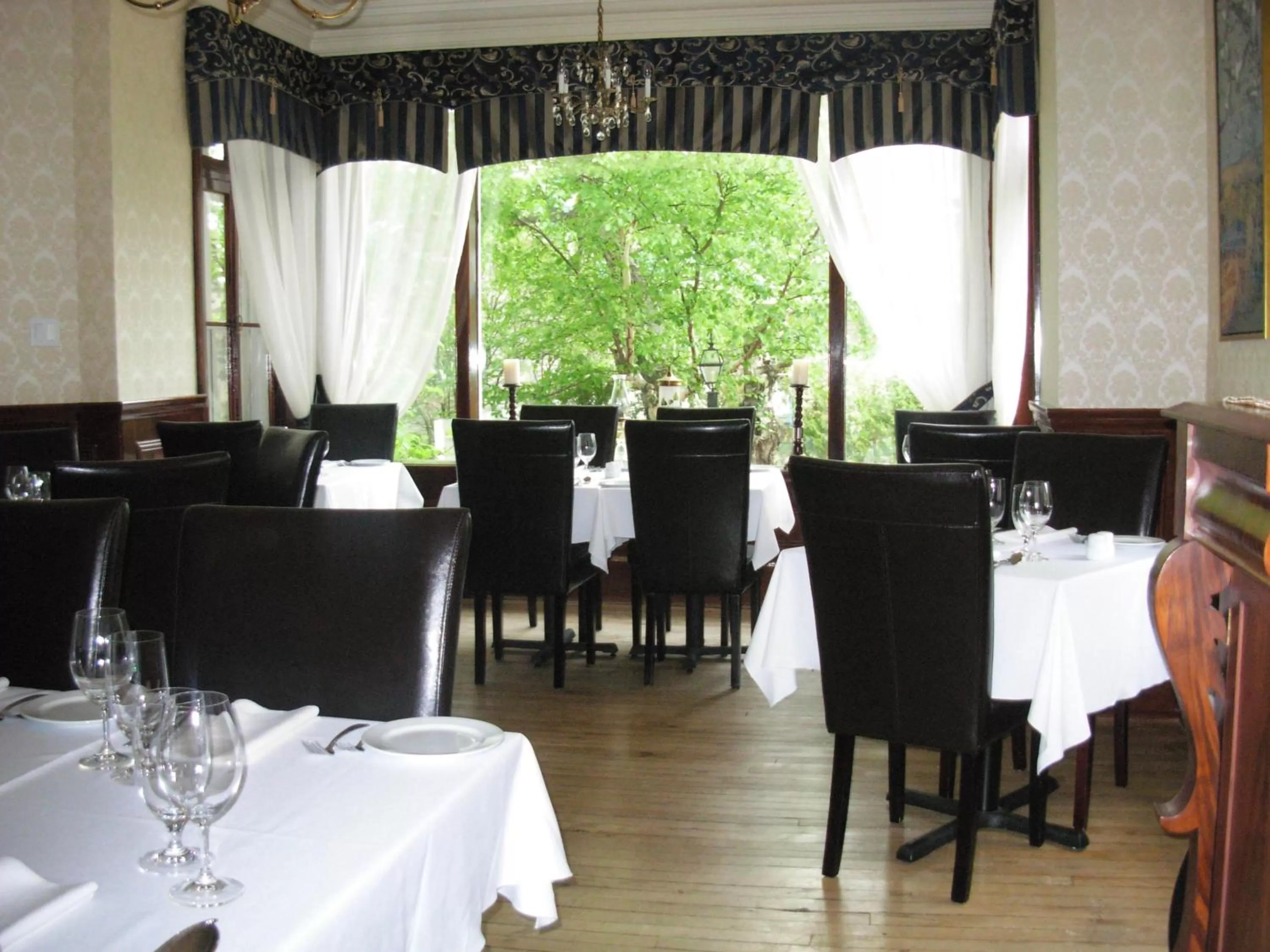 Restaurant/places to eat in Chez Truchon Bistro-Auberge