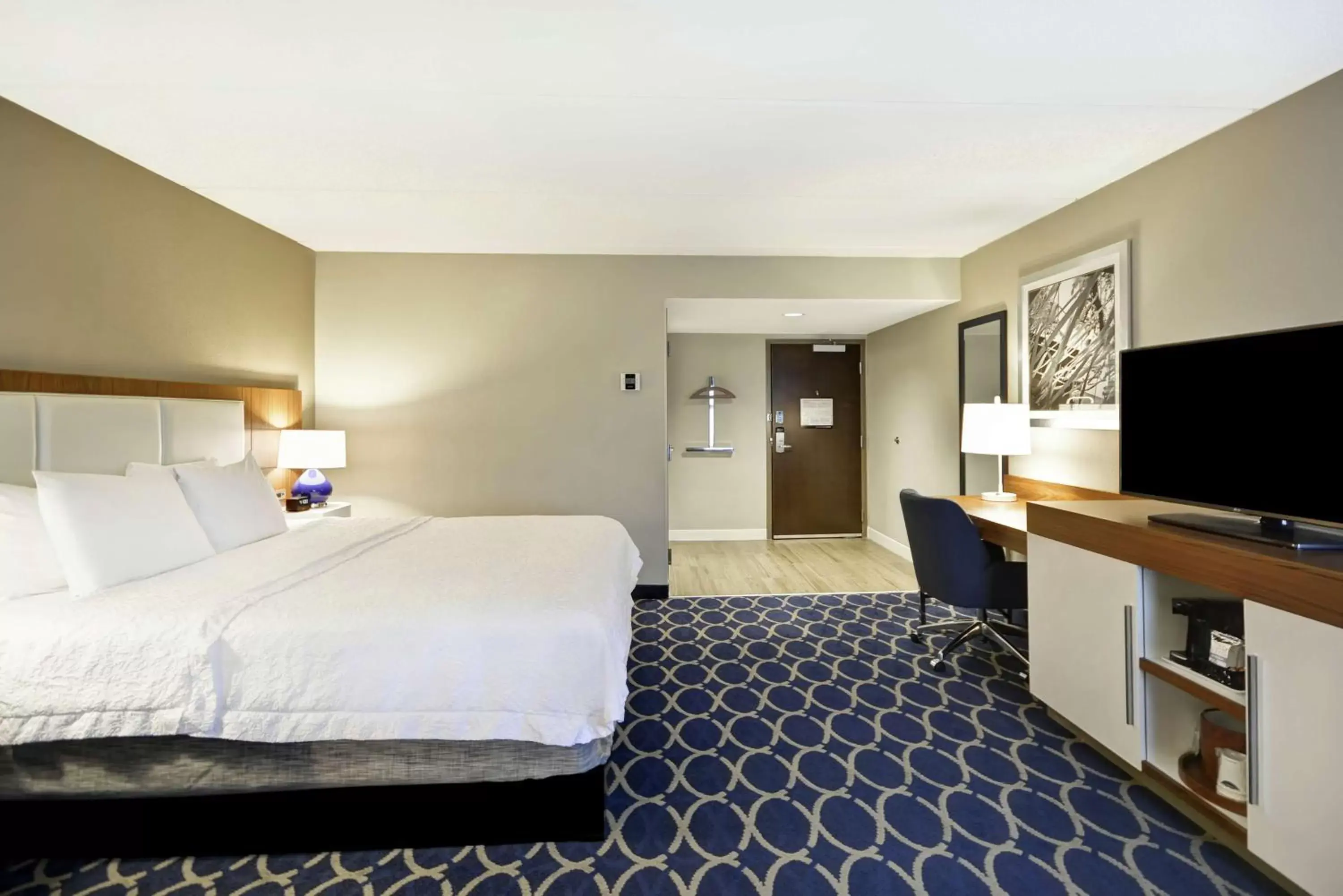 Bedroom, Bed in Hampton Inn Auburn Bedroom, Bed in Hampton Inn Auburn