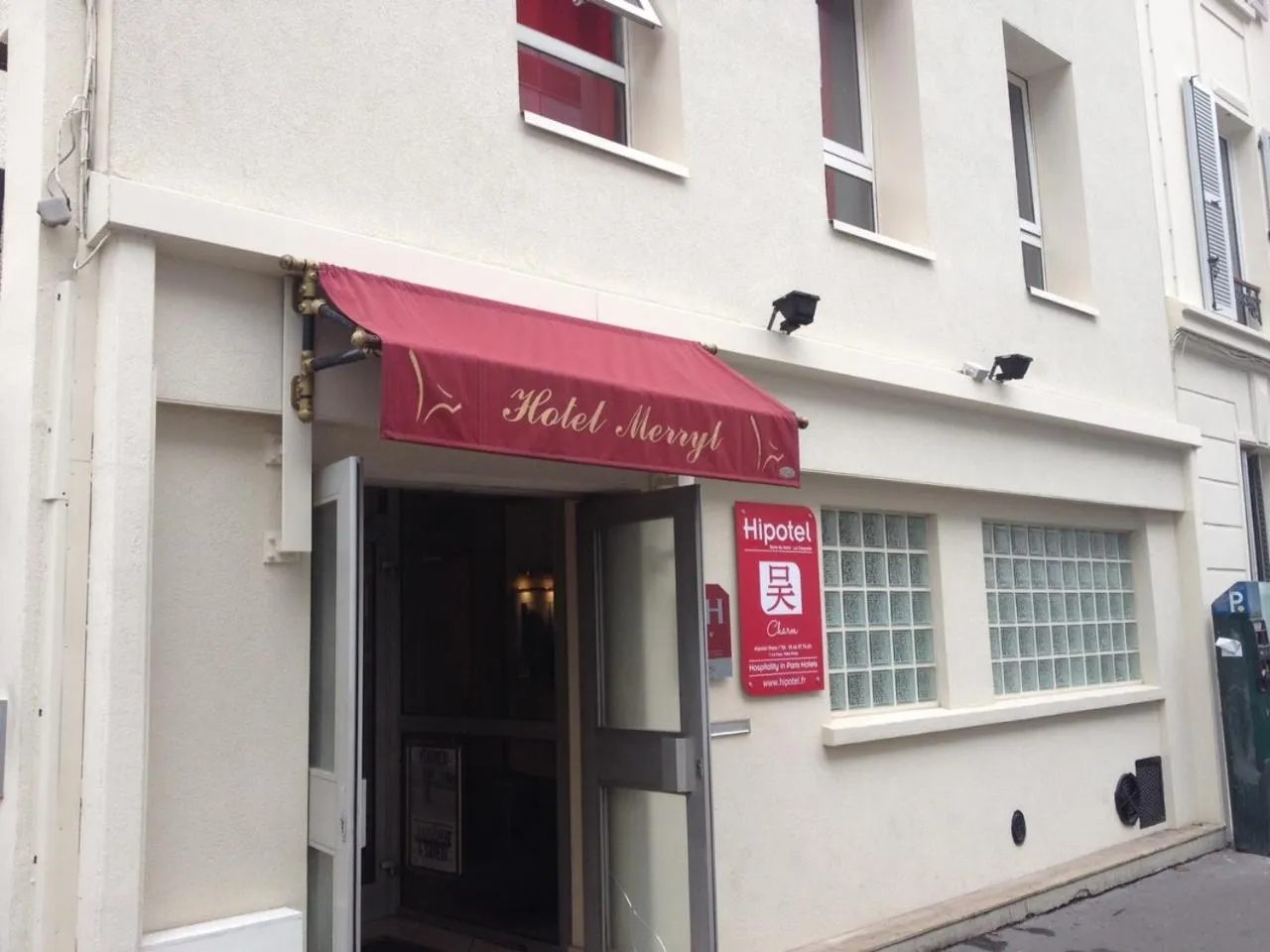 Facade/entrance in Merryl Hotel