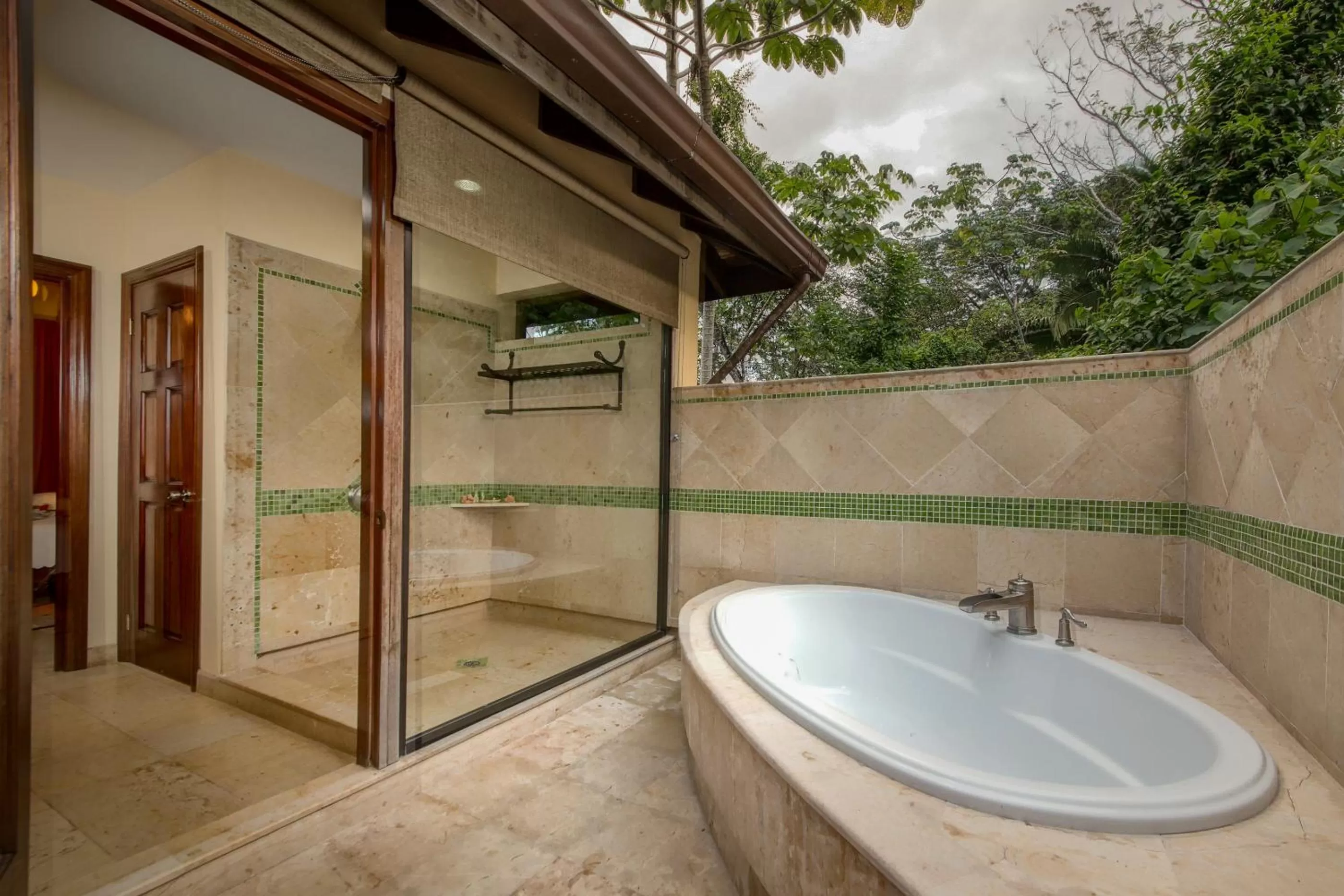 Bath in Sleeping Giant Rainforest Lodge
