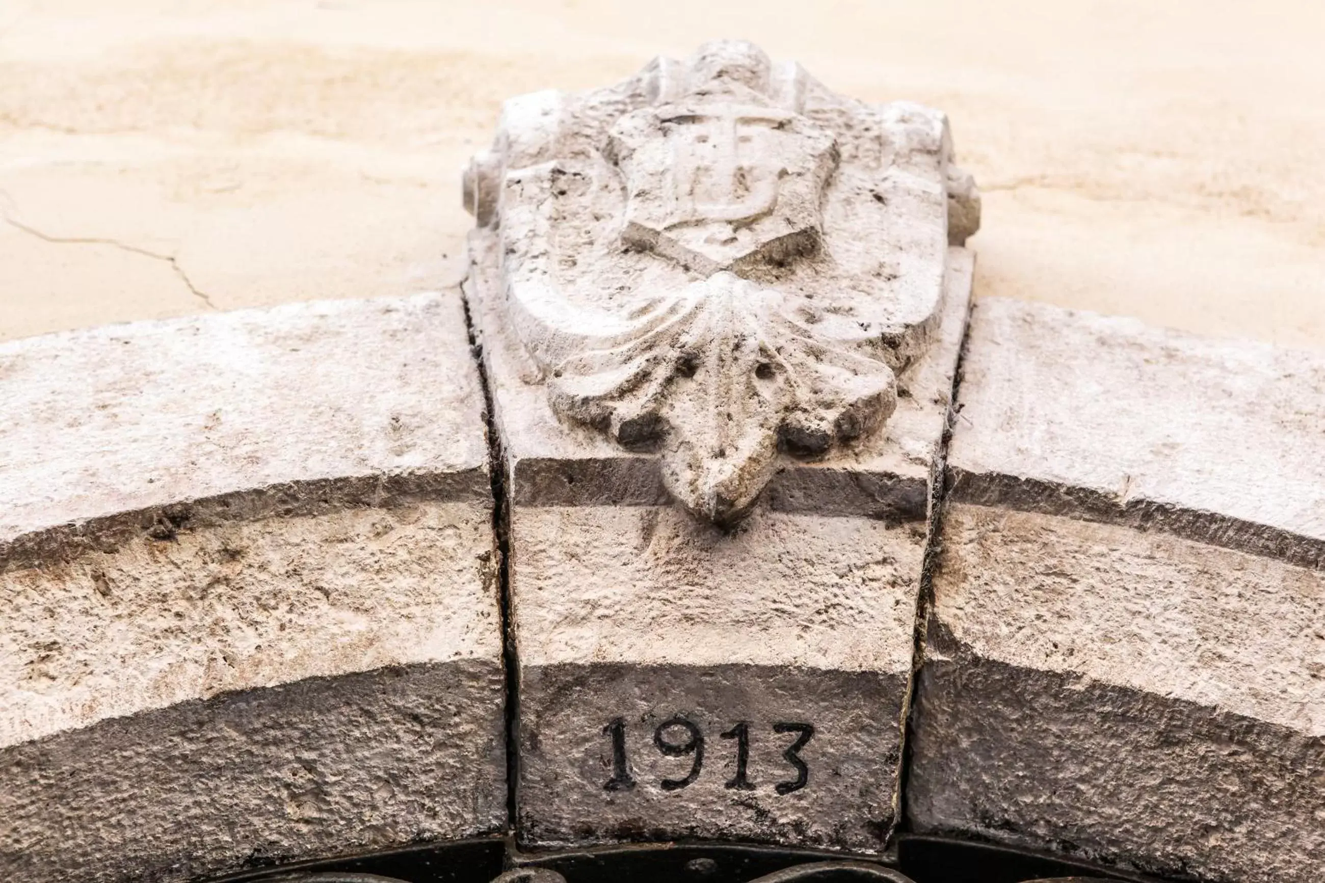 Facade/entrance in Portella delle Fate