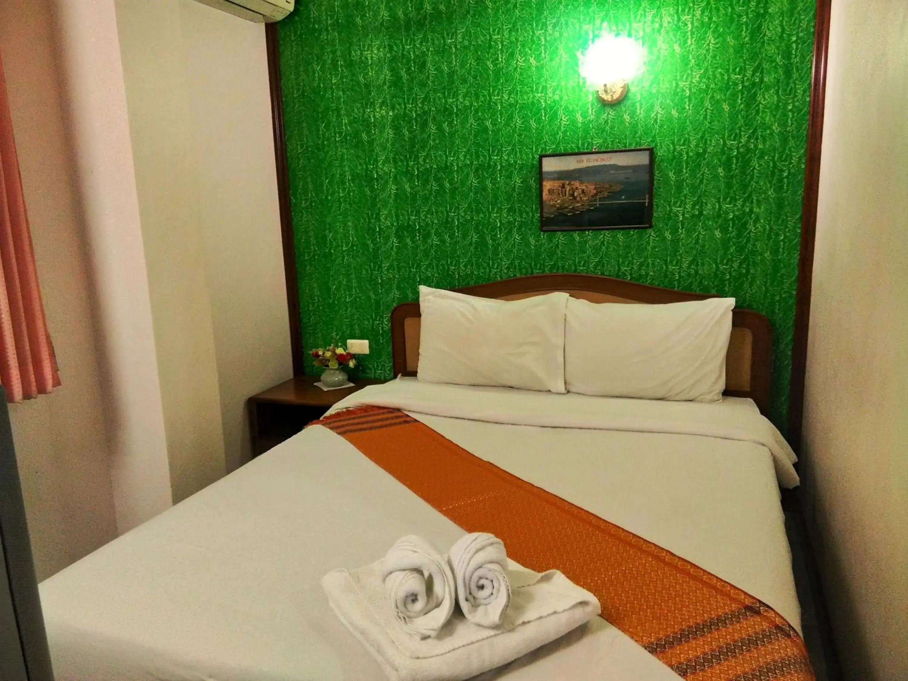 Bed in Thepparat Lodge Krabi