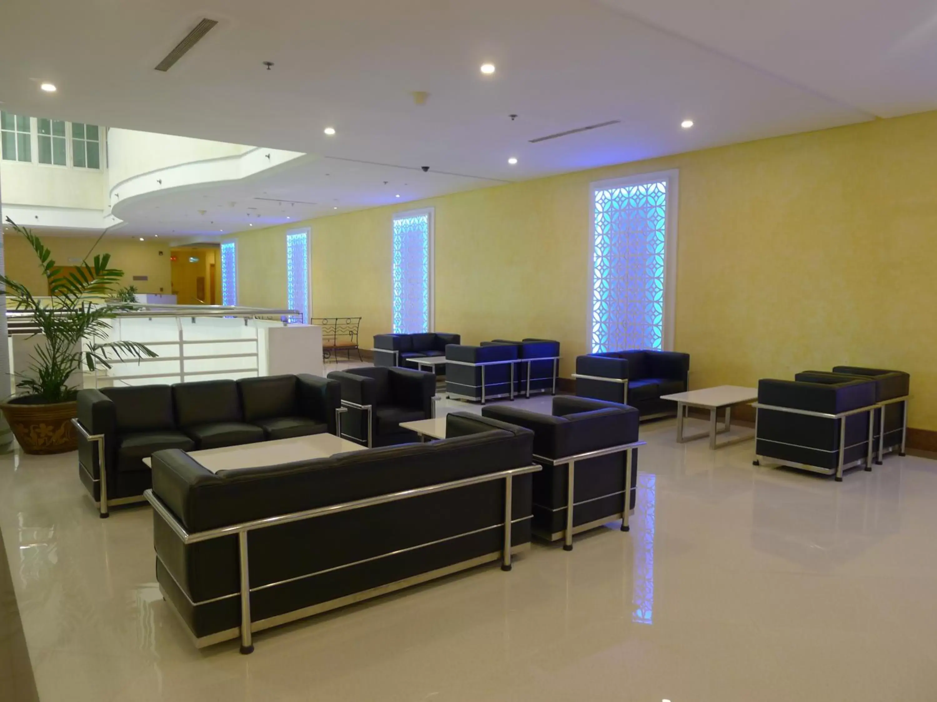 Lobby or reception in Days Hotel by Wyndham Iloilo