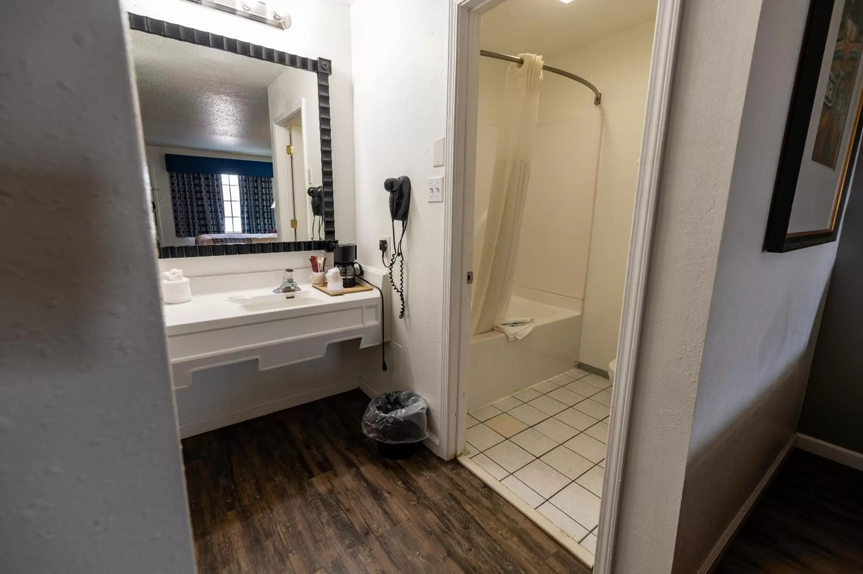 Bathroom in American Inn & Suites Russellville