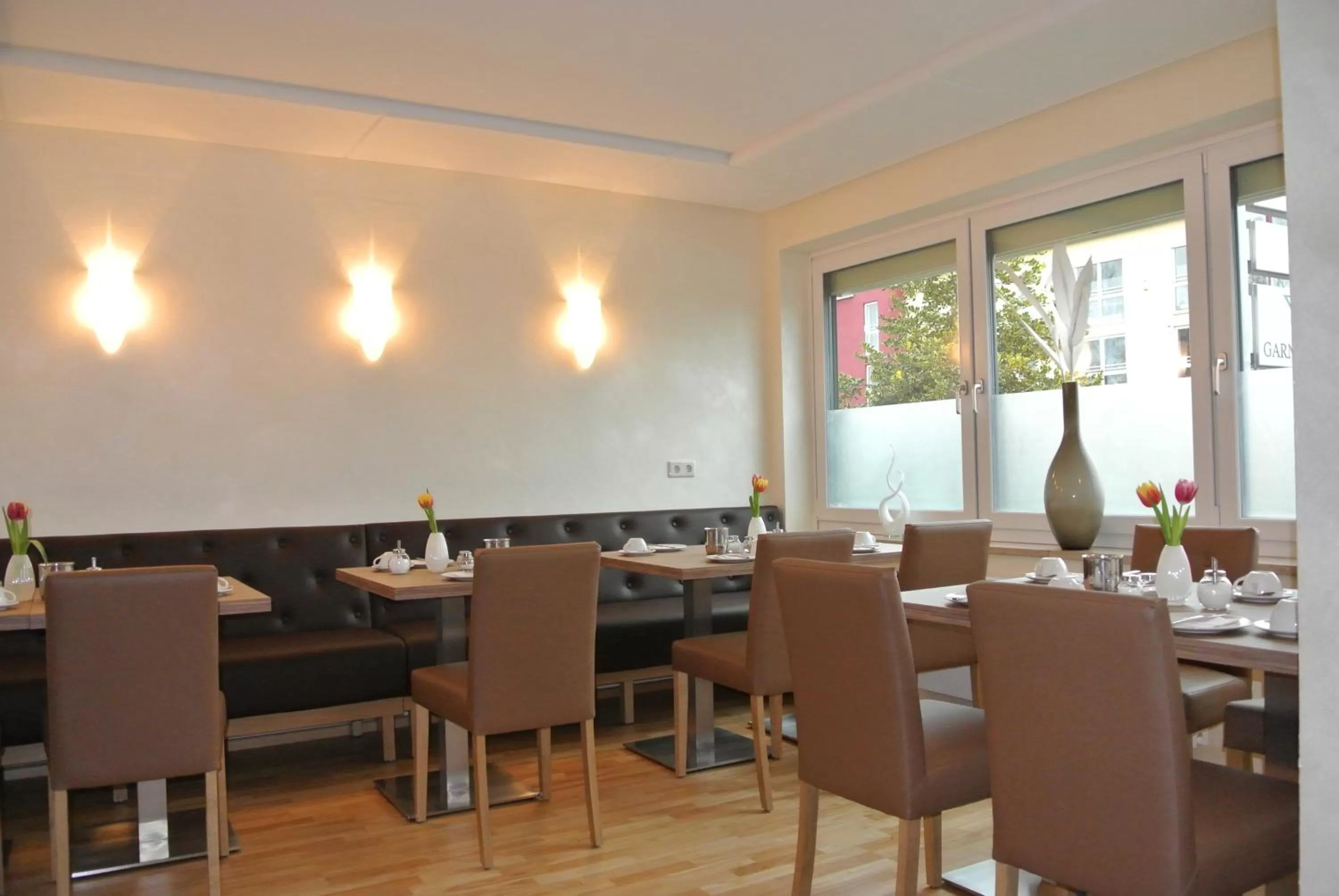 Restaurant/places to eat in Nürnberger Trichter Family-Business Hotel Garni