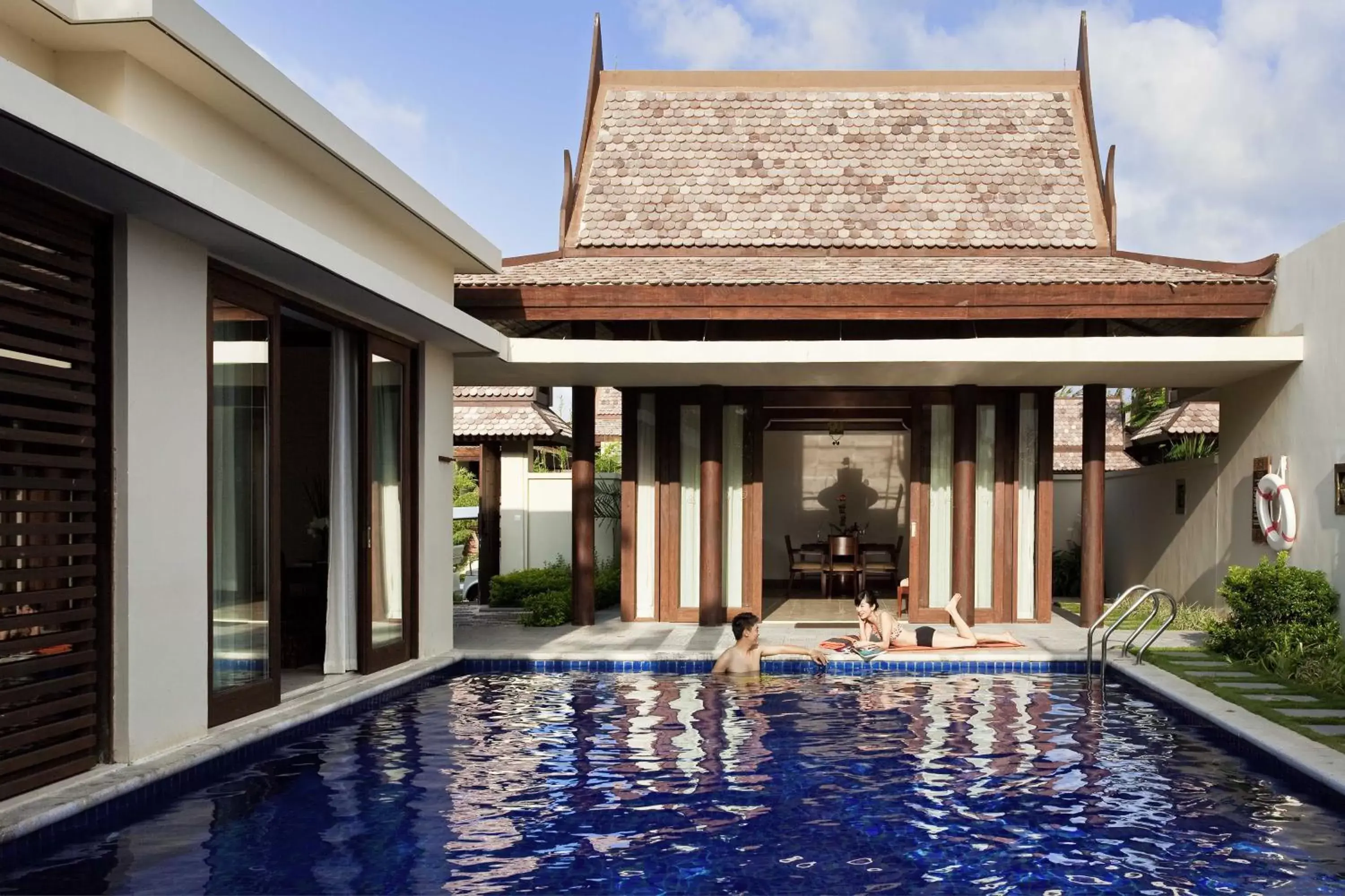 Property building, Swimming Pool in Pullman Sanya Yalong Bay Villas & Resort