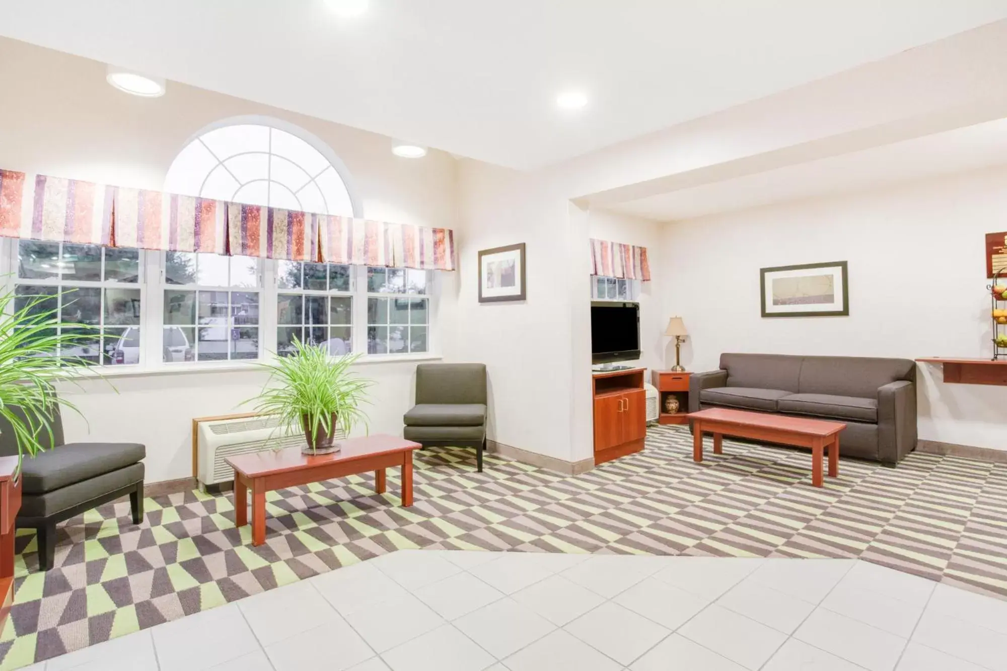 Seating Area in Microtel Inn & Suites by Wyndham Olean