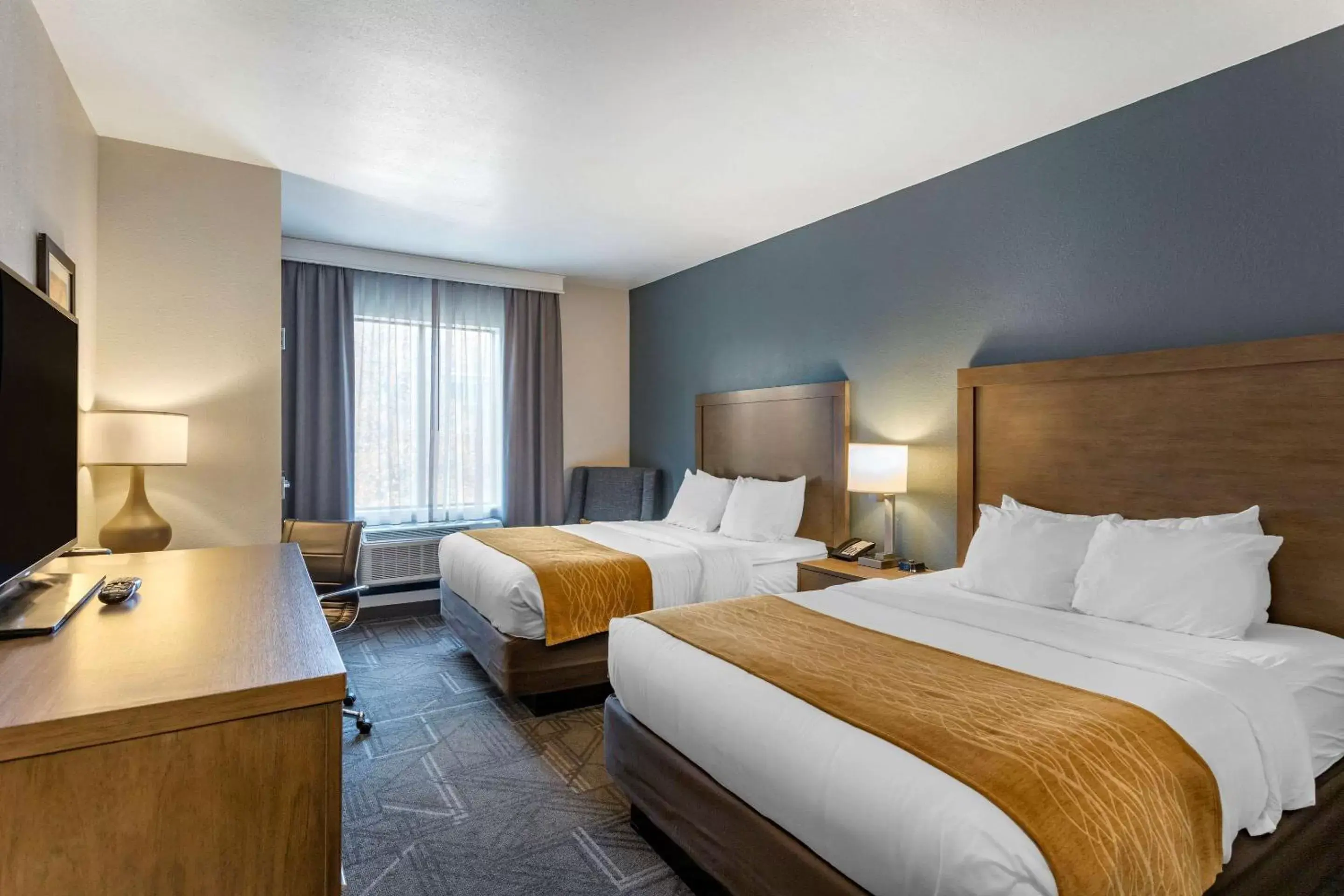 Photo of the whole room, Bed in Comfort Inn & Suites Salt Lake City Airport