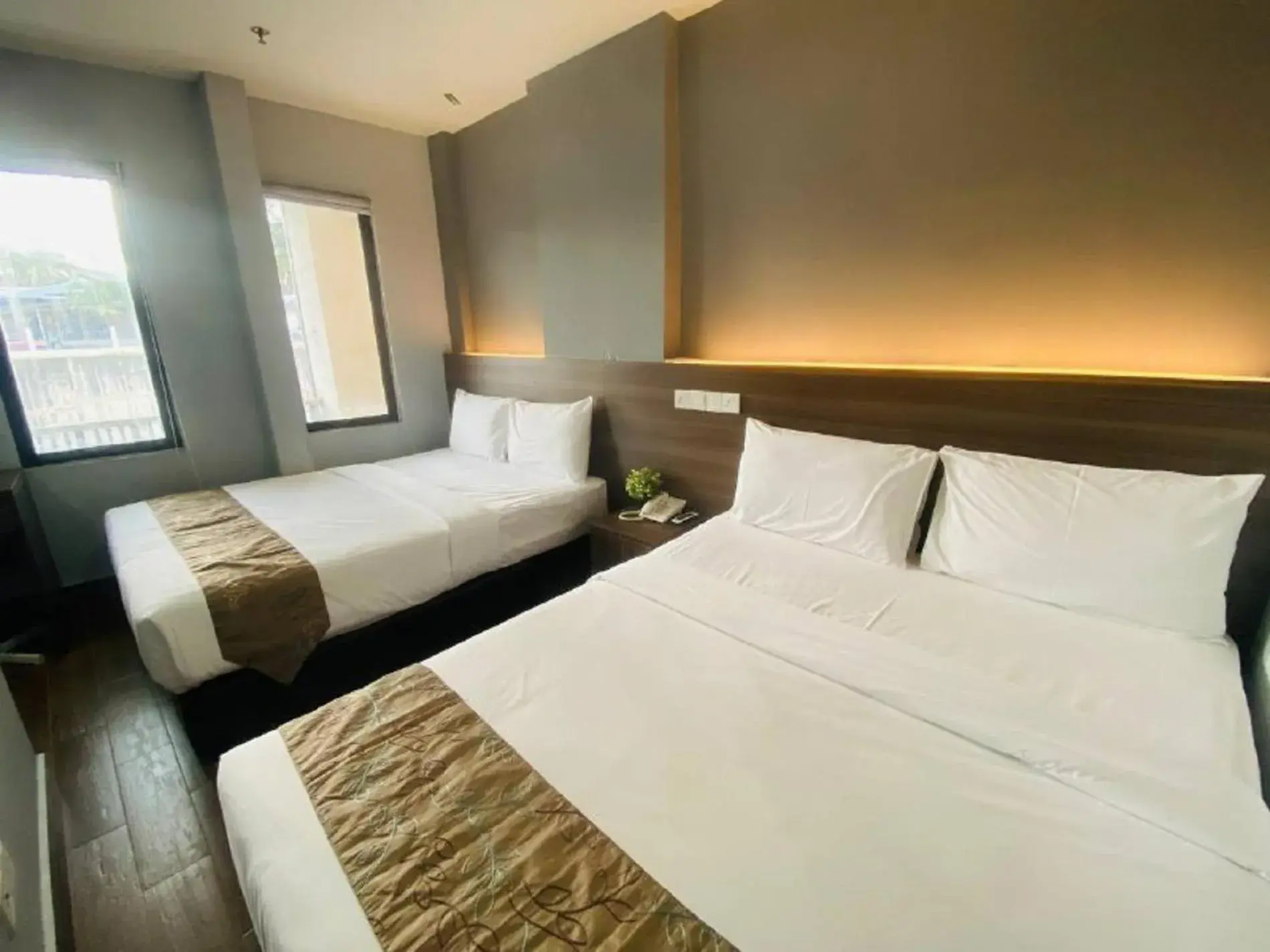 Photo of the whole room, Bed in Asia Like Boutique Hotel