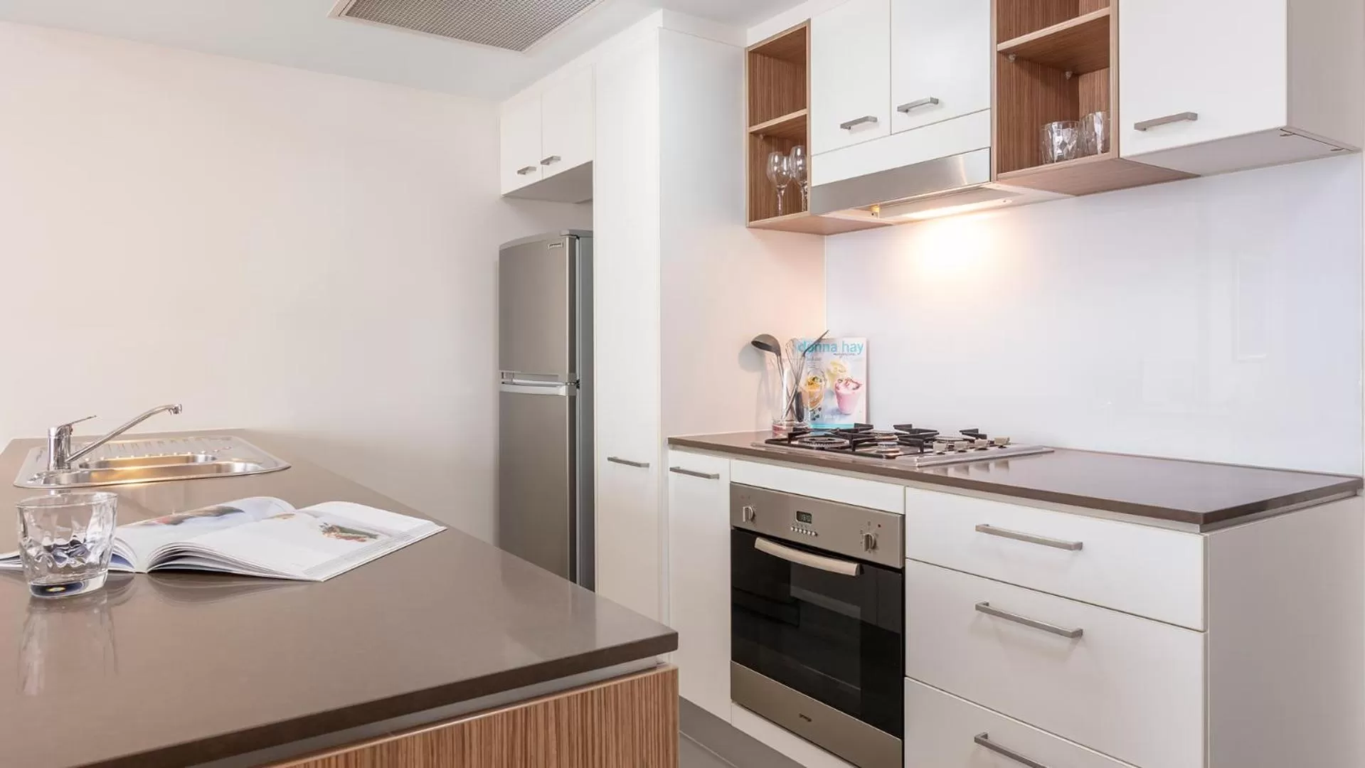 Kitchen or kitchenette in Oaks Brisbane on Charlotte Suites