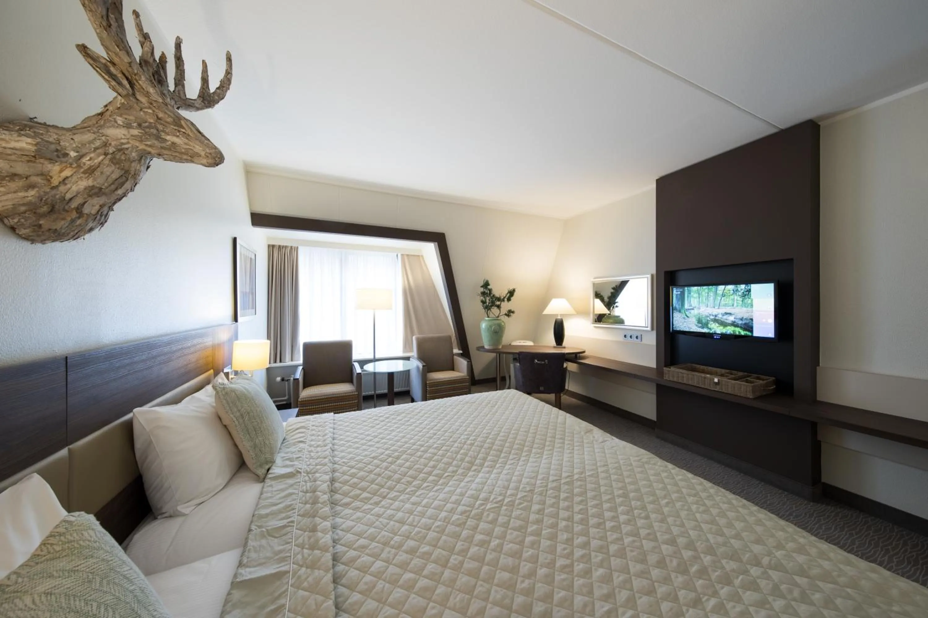 Seating area, Bed in Bilderberg Hotel 't Speulderbos