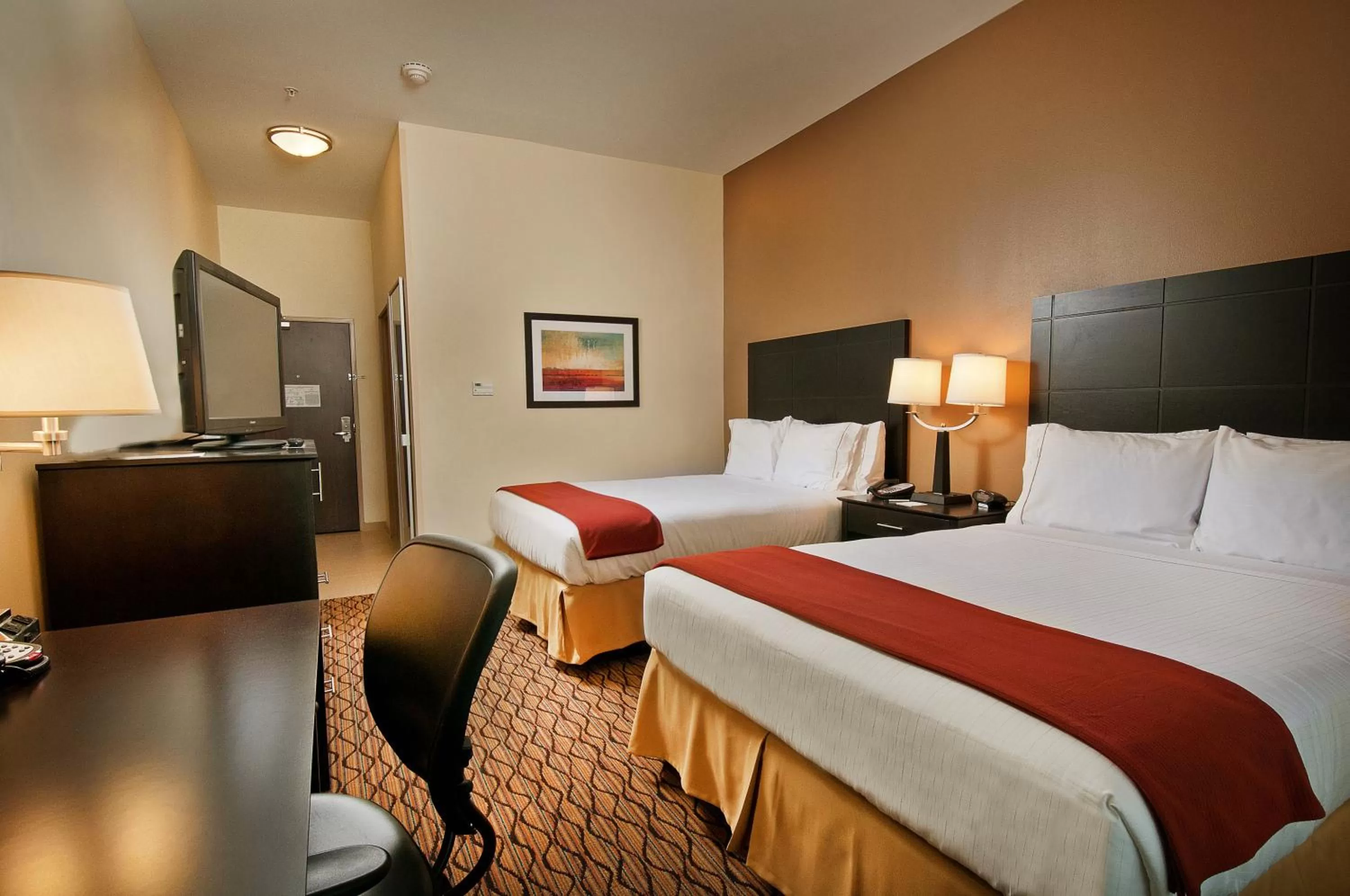 TV and multimedia, Bed in Holiday Inn Express Hotel and Suites Pearsall by IHG