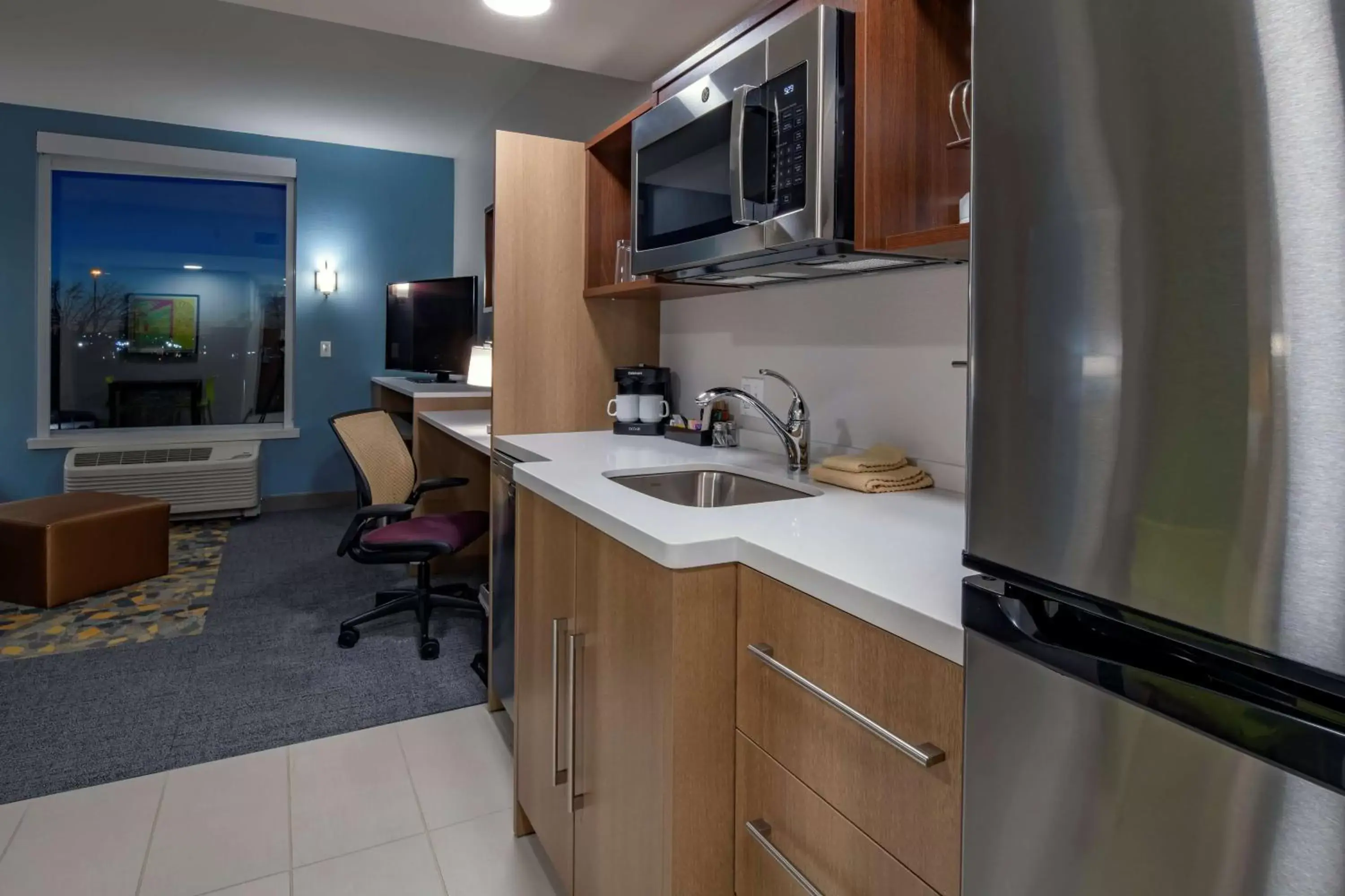 Bedroom, Kitchen/Kitchenette in Home2 Suites By Hilton Wayne, NJ