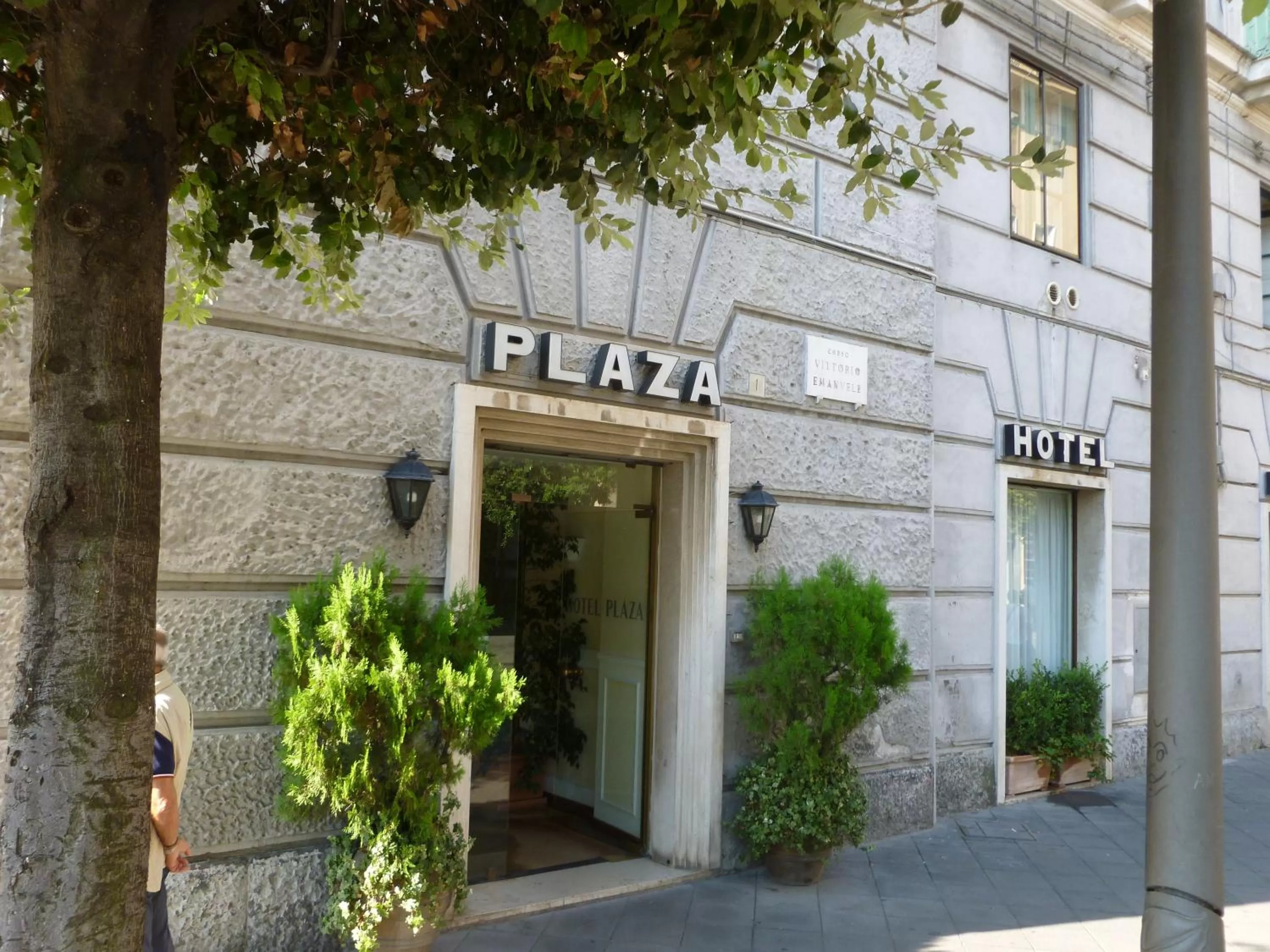 Facade/entrance in Hotel Plaza