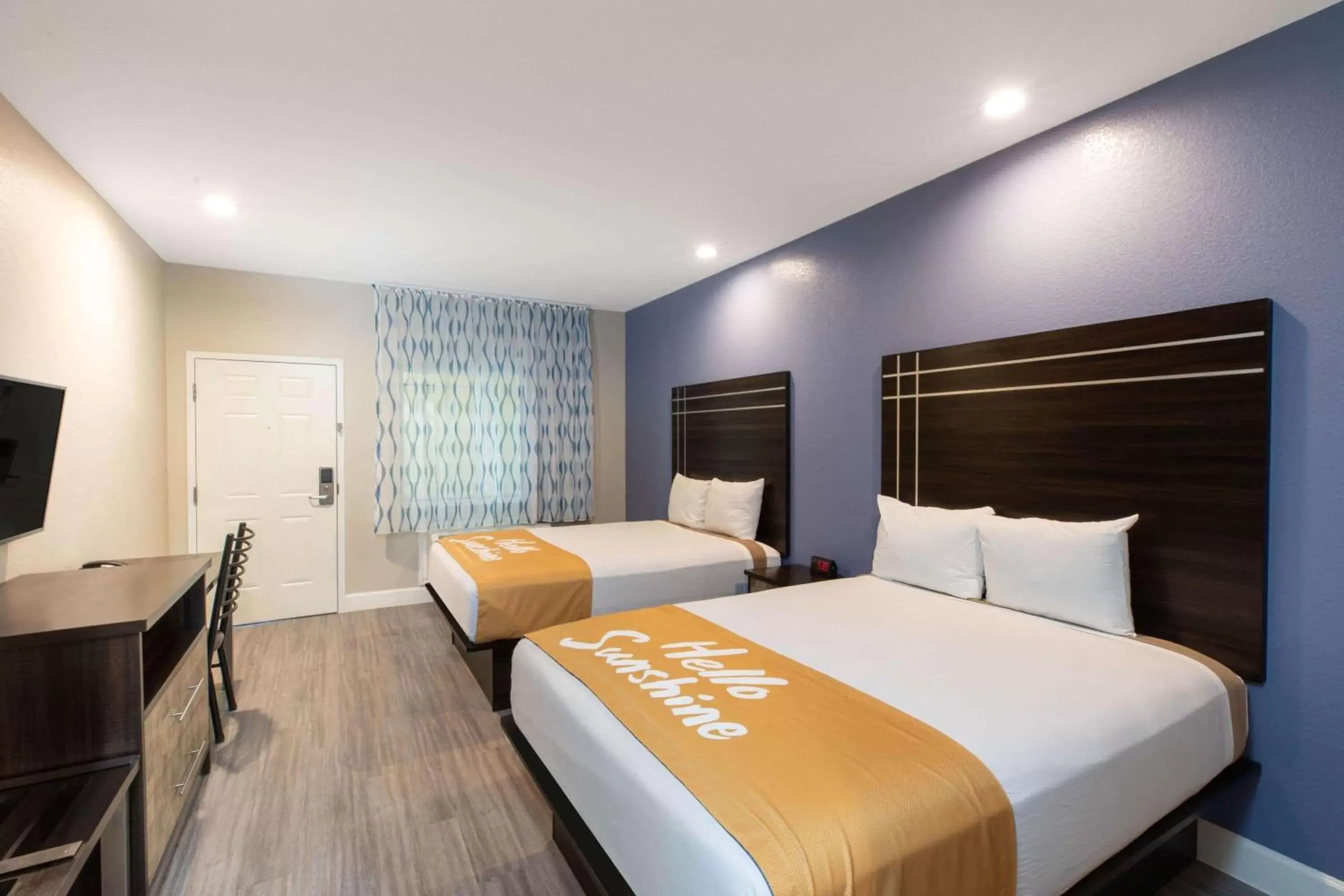 Photo of the whole room, Bed in Days Inn & Suites by Wyndham La Porte