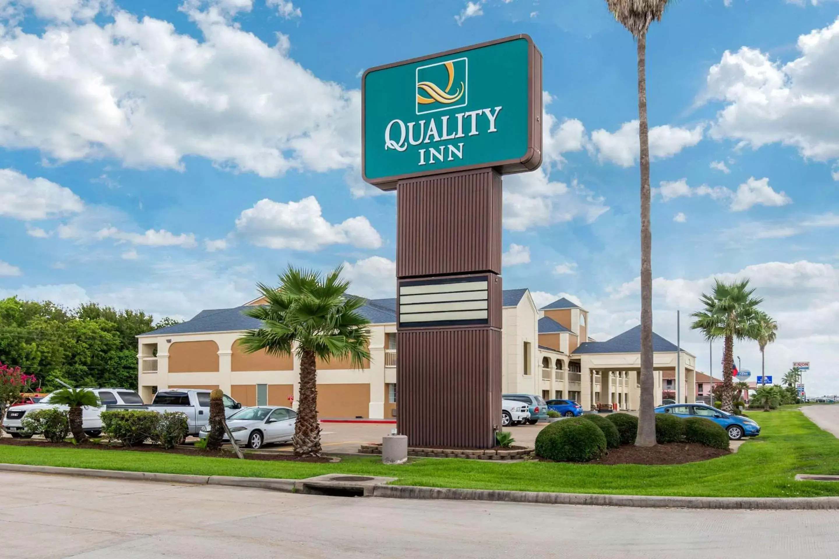 Property building in Quality Inn Clute Freeport Property building in Quality Inn Clute Freeport
