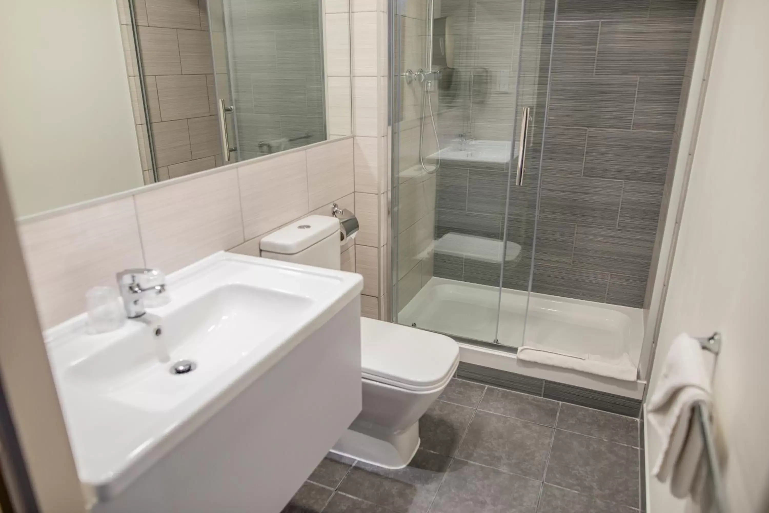 Bathroom in Milton Manchester Hotel