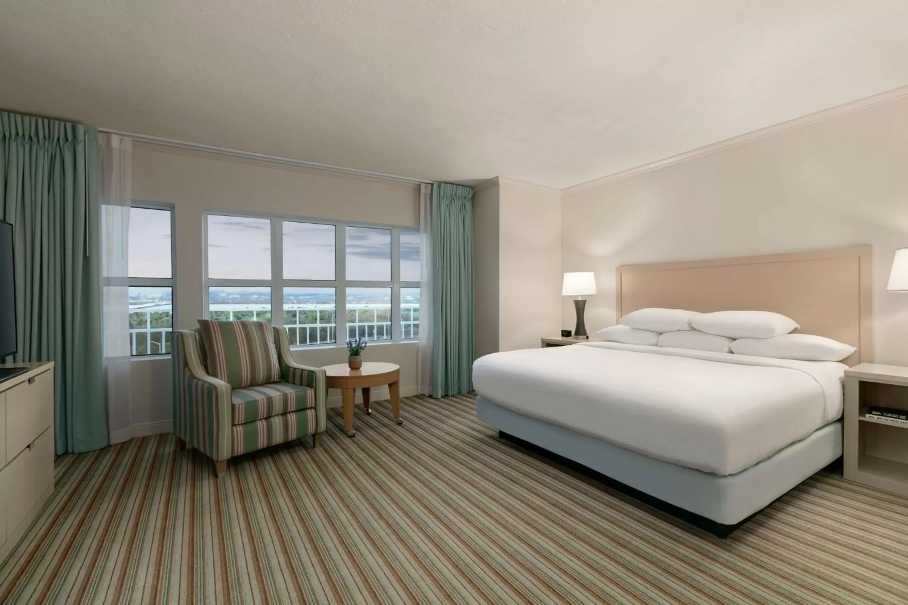 Bed in Embassy Suites by Hilton San Juan - Hotel & Casino