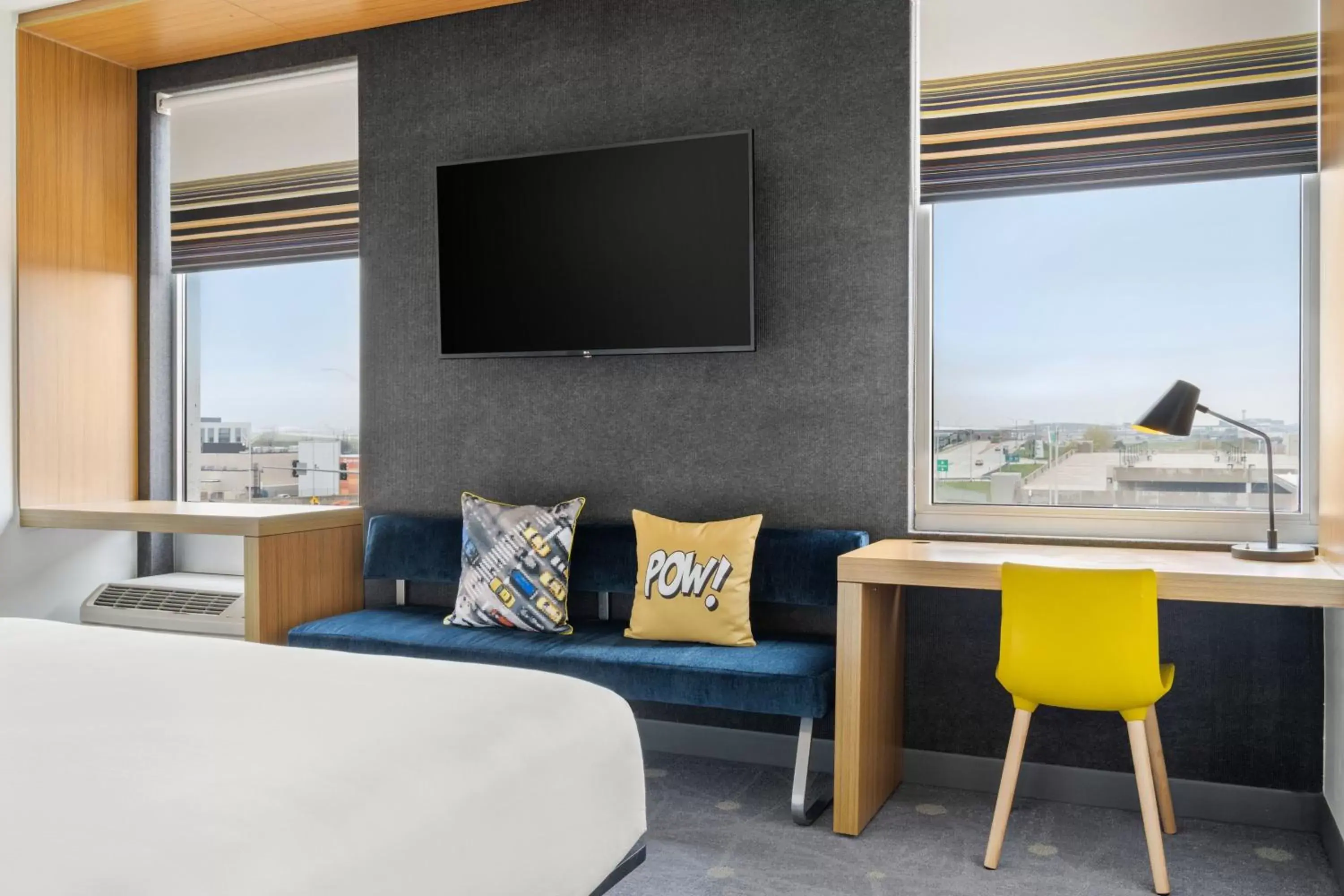 Photo of the whole room, TV/Entertainment Center in Aloft Chicago O'Hare