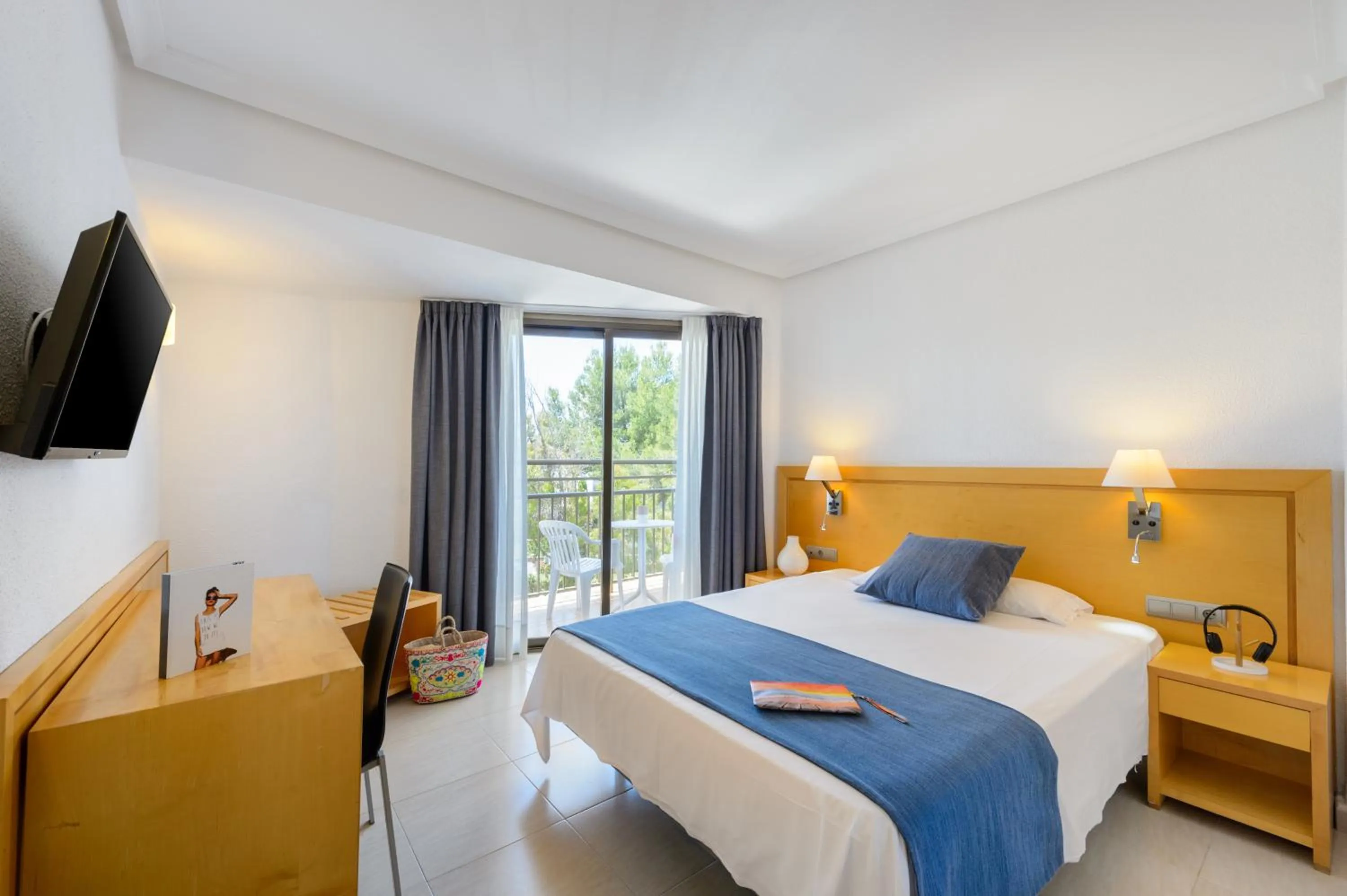 Photo of the whole room, Bed in Hotel Vibra San Remo