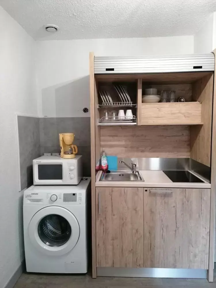 Kitchen/Kitchenette in Hôtel Le Verger