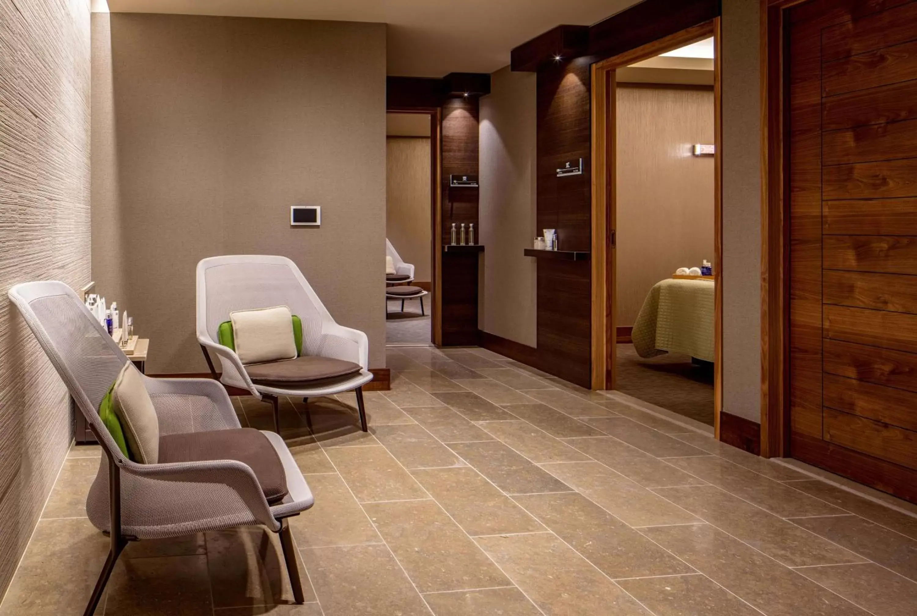 Spa and wellness centre/facilities, Seating Area in Hyatt Regency Lake Washington at Seattle's Southport